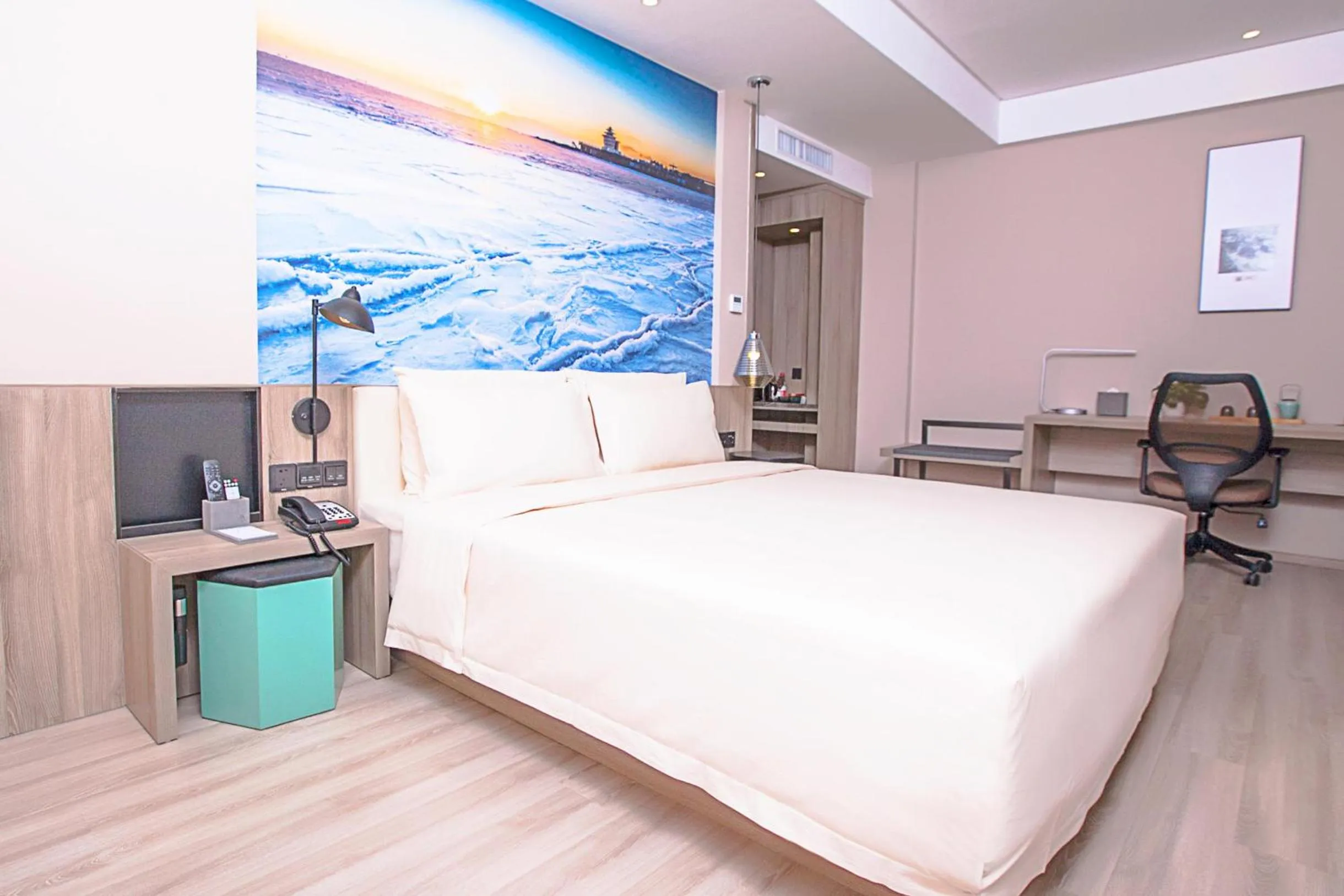 Bed in Atour Hotel Qinhuangdao Railway Station Yingbin Road