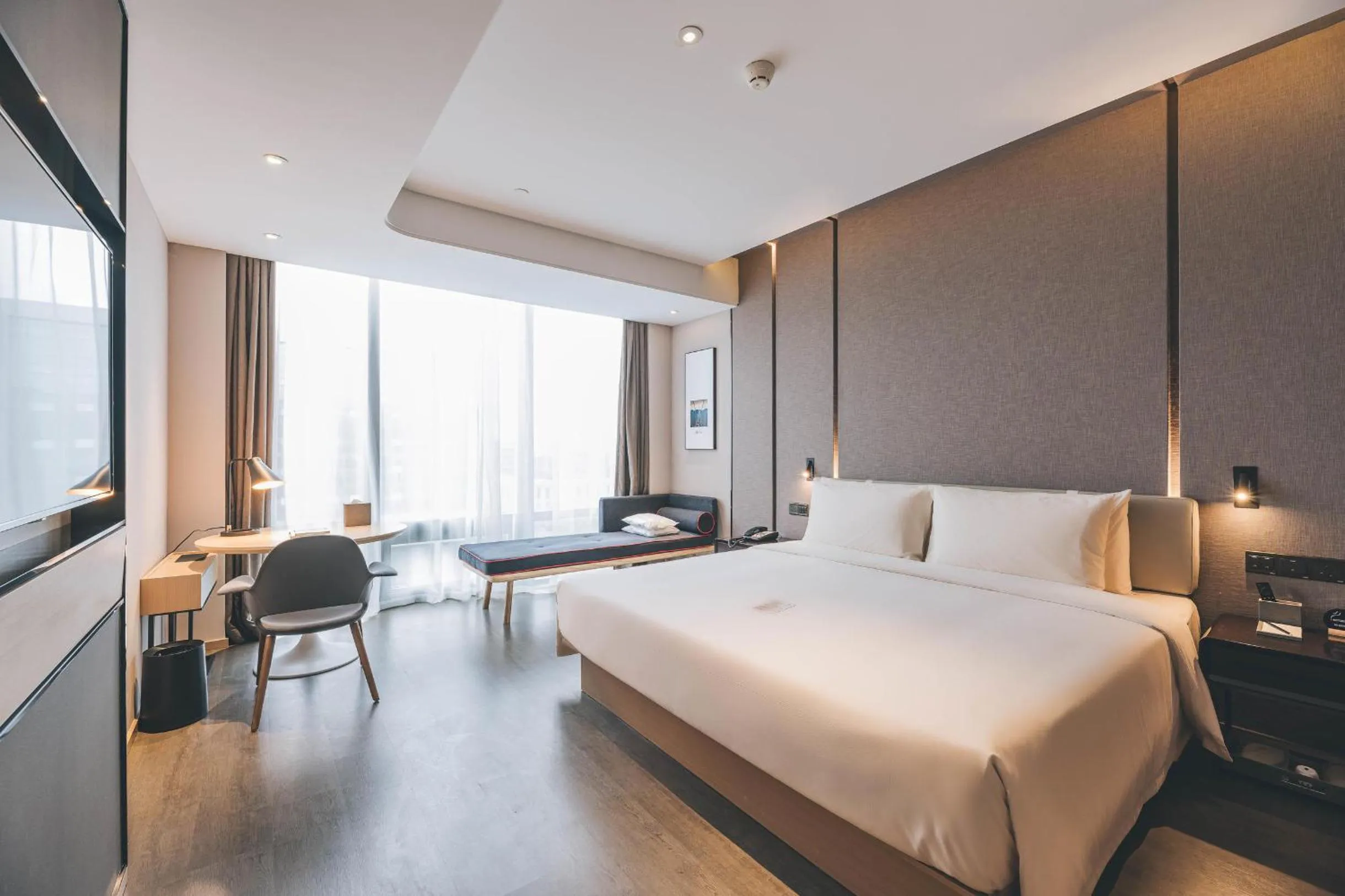 Bed in Atour Hotel Shanghai Hongqiao International Exhibition Linkong Park