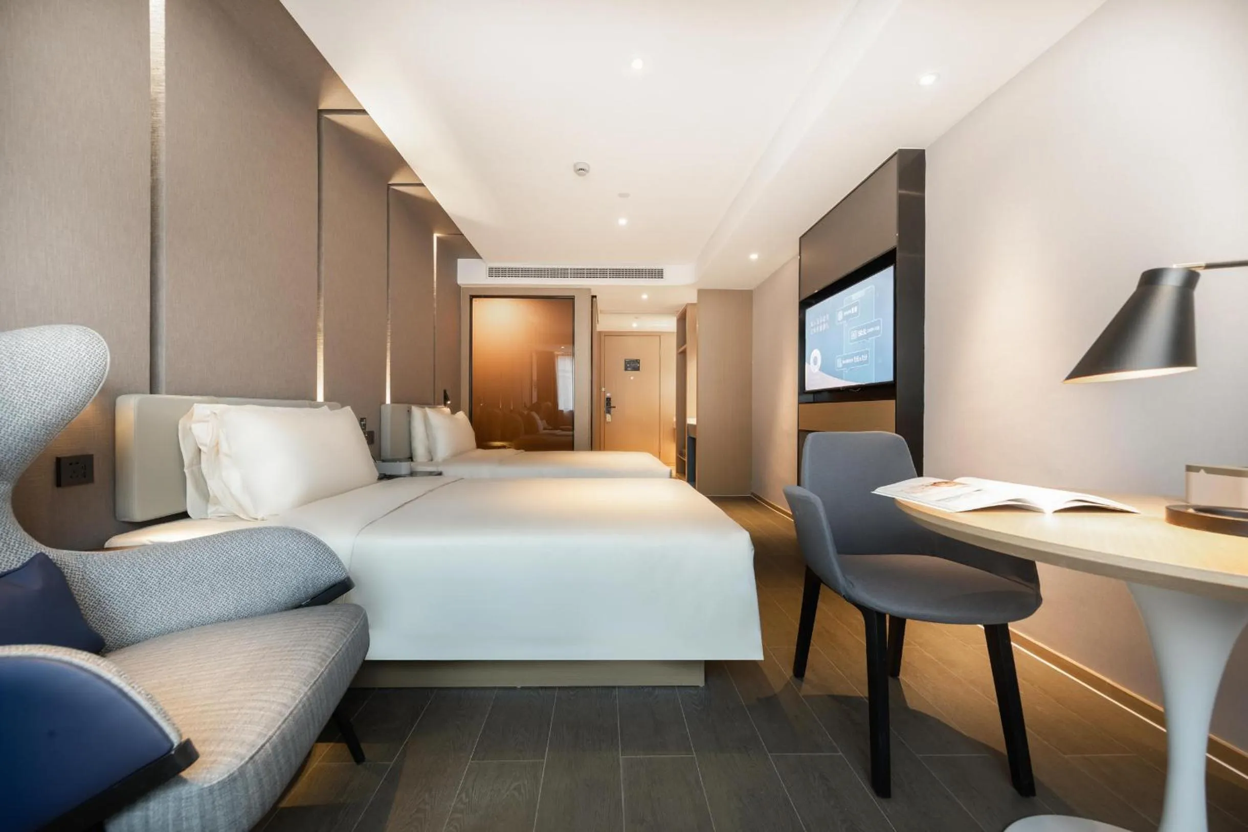 Bed in Atour Hotel Hangzhou Wulin Plaza Baochu Road