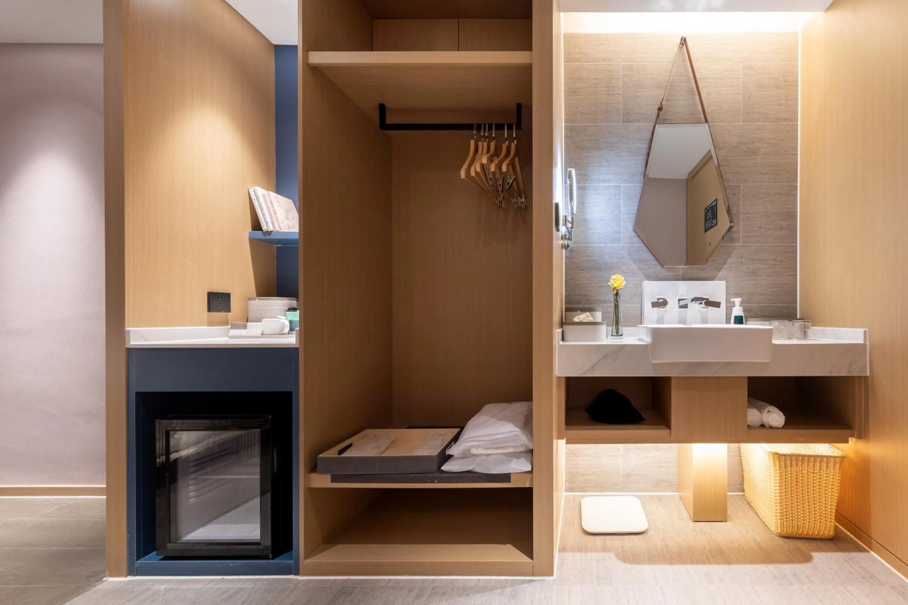 Atour Hotel Hangzhou Wulin Plaza Baochu Road