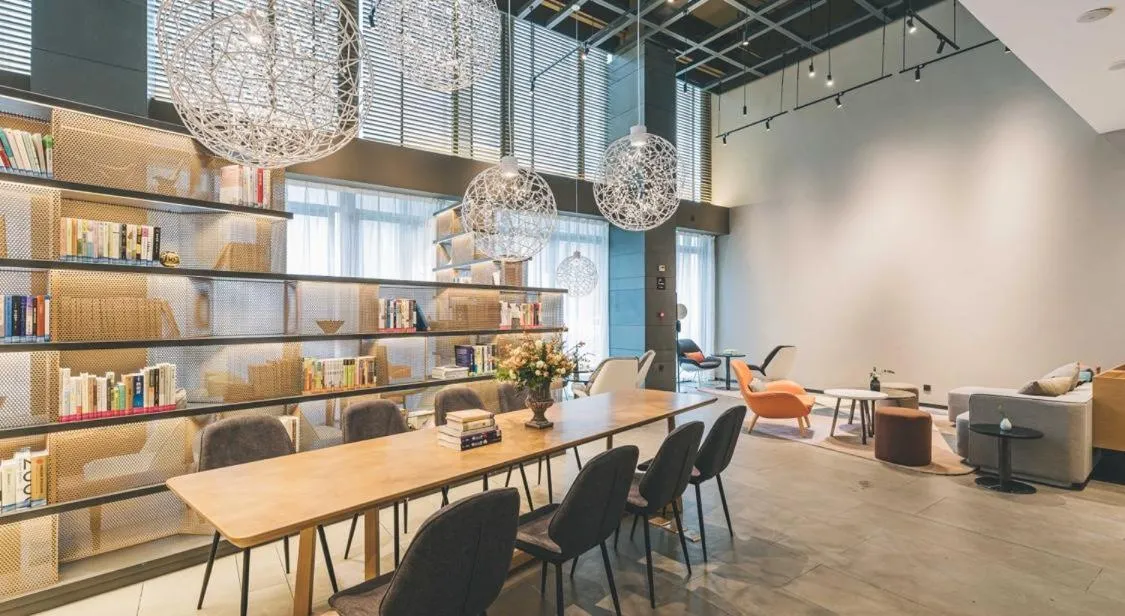 Atour Hotel Ningbo Sanjiangkou Bund Book City