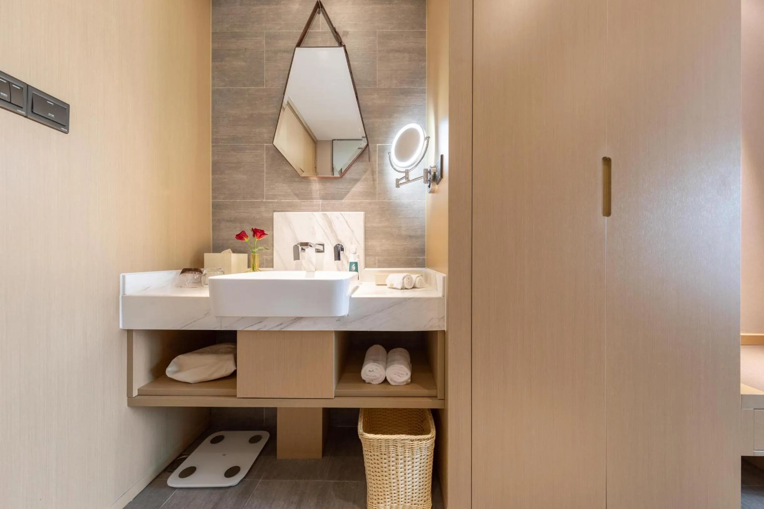 Atour Hotel Ningbo Sanjiangkou Bund Book City