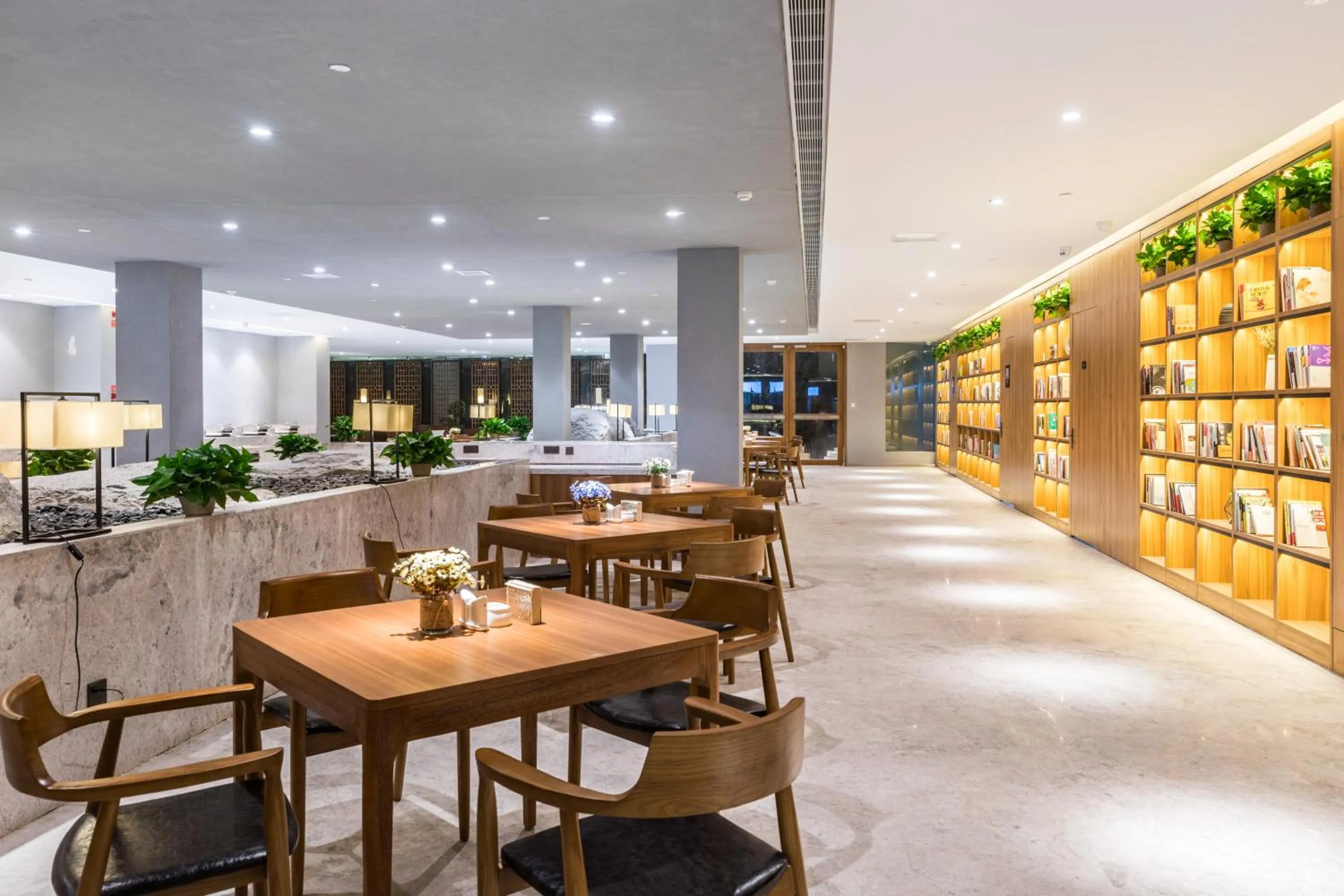 Restaurant/places to eat in Atour Hotel Xiamen Jimei University