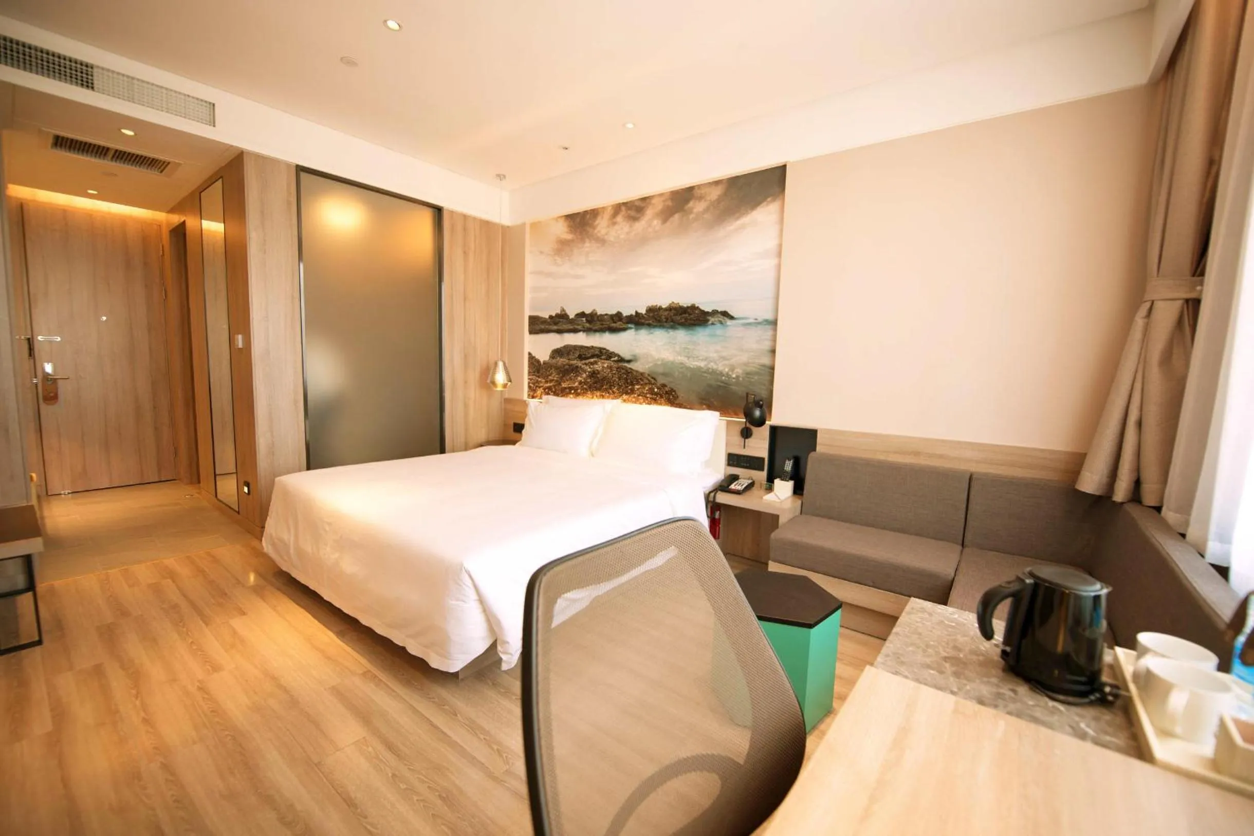 Bed in Atour Hotel Yantai South Station Yingchun Street