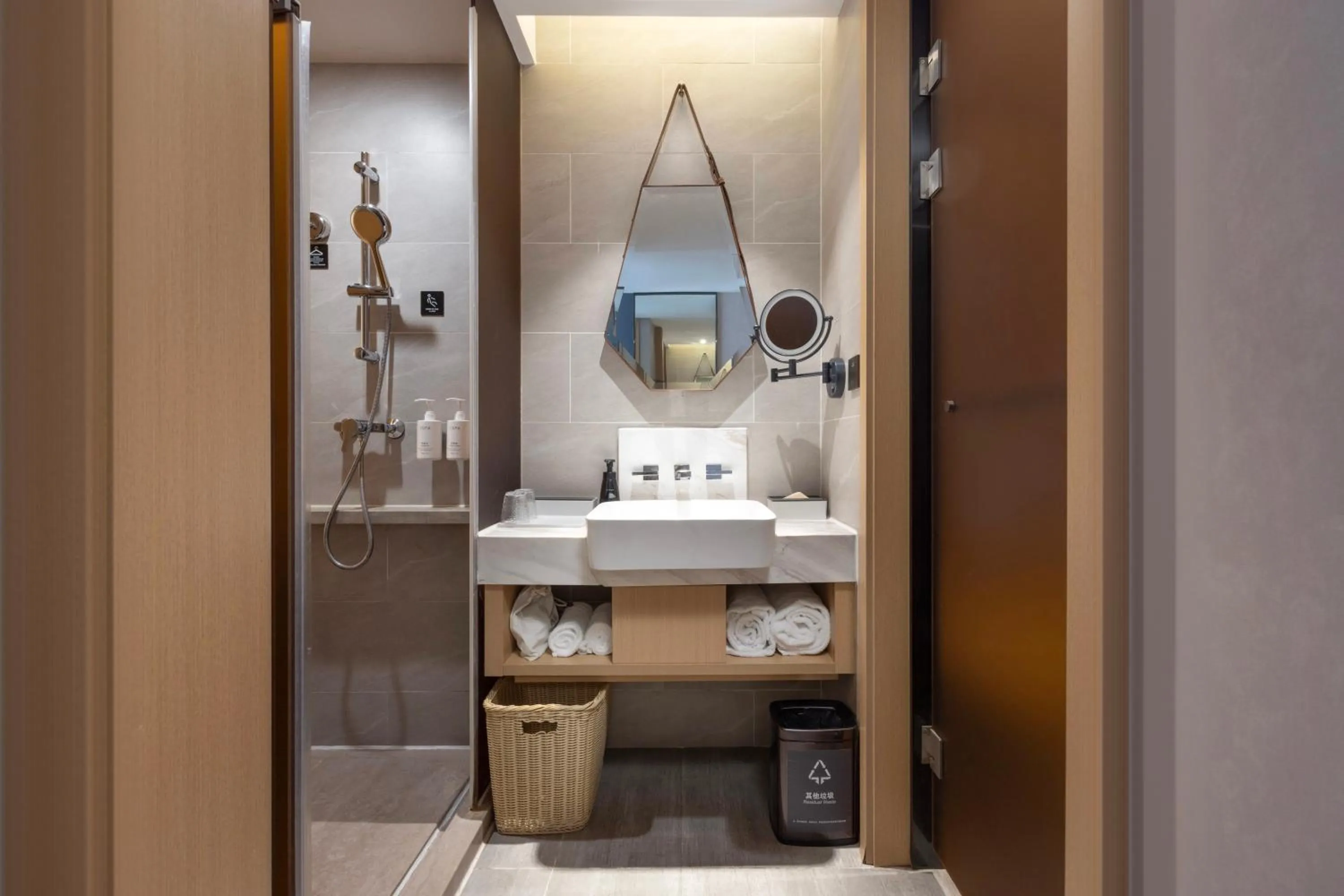 Bathroom in Atour Hotel Gangding Metro Station Taikoo Hui Tianhe Guangzhou