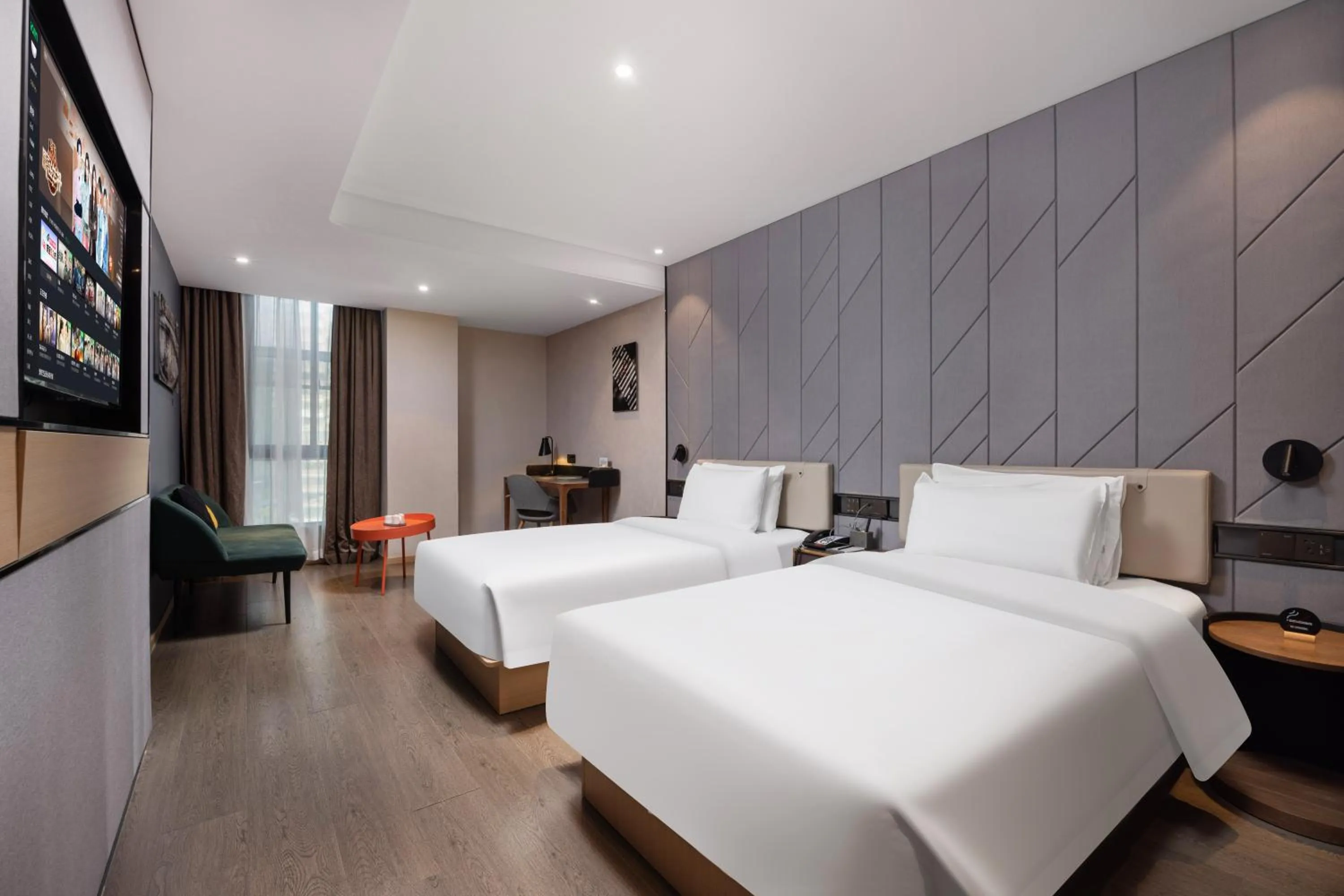 Photo of the whole room, Bed in Atour Hotel Gangding Metro Station Taikoo Hui Tianhe Guangzhou