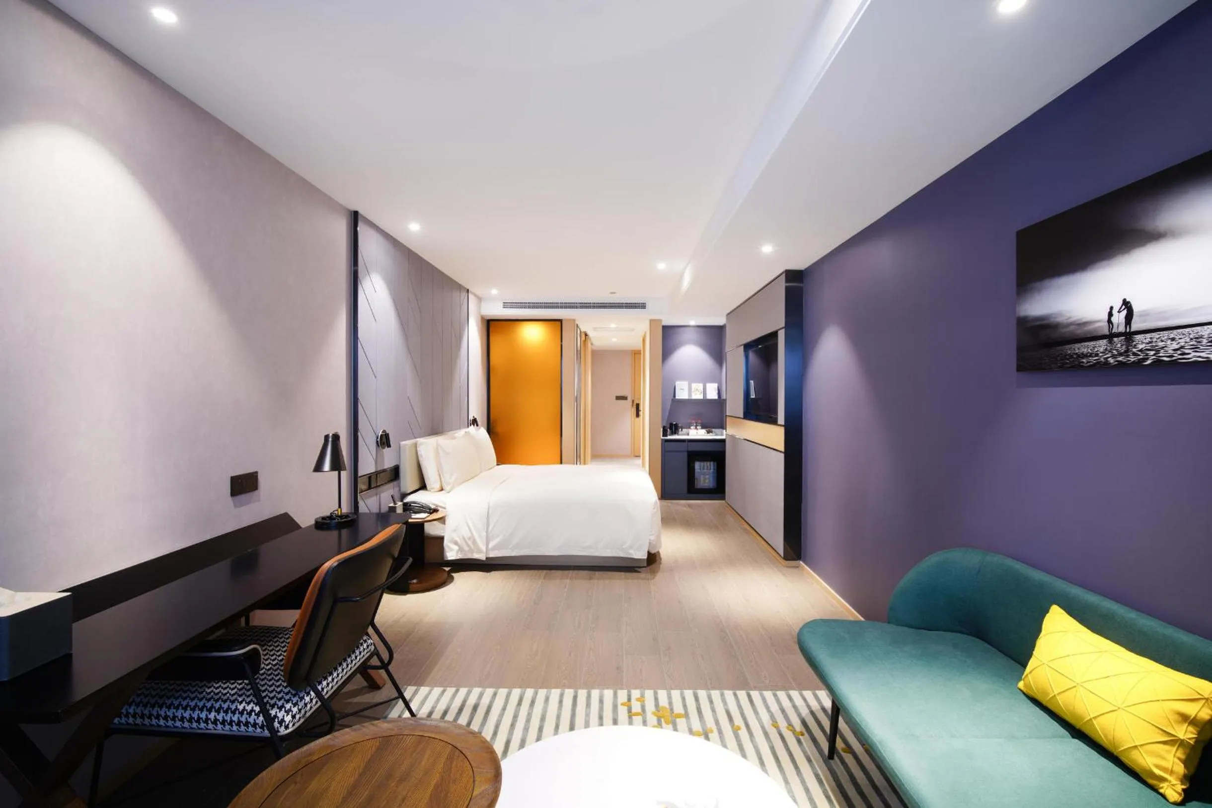 Photo of the whole room, Bed in Atour Hotel Gangding Metro Station Taikoo Hui Tianhe Guangzhou