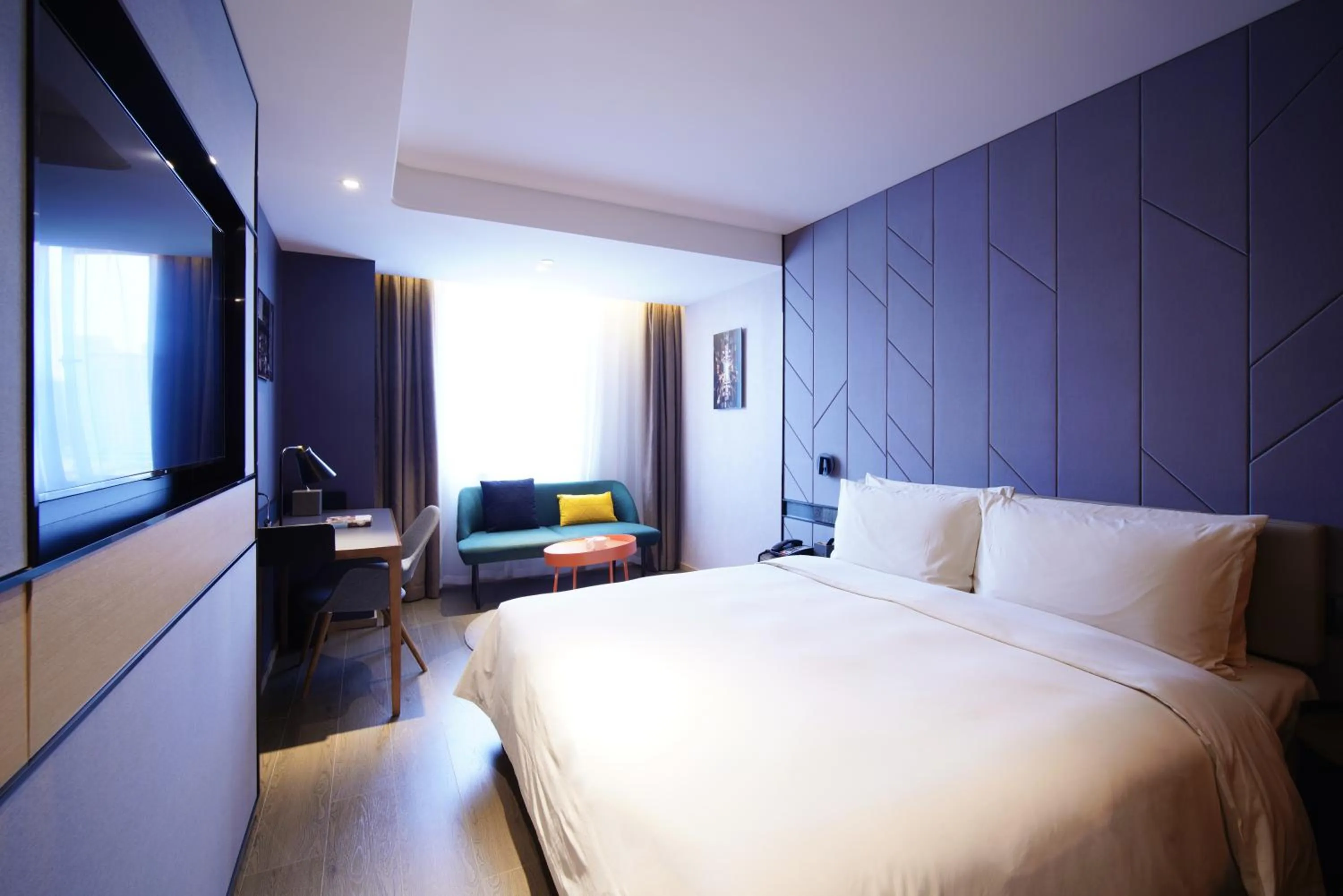 Photo of the whole room, Bed in Atour Hotel Gangding Metro Station Taikoo Hui Tianhe Guangzhou