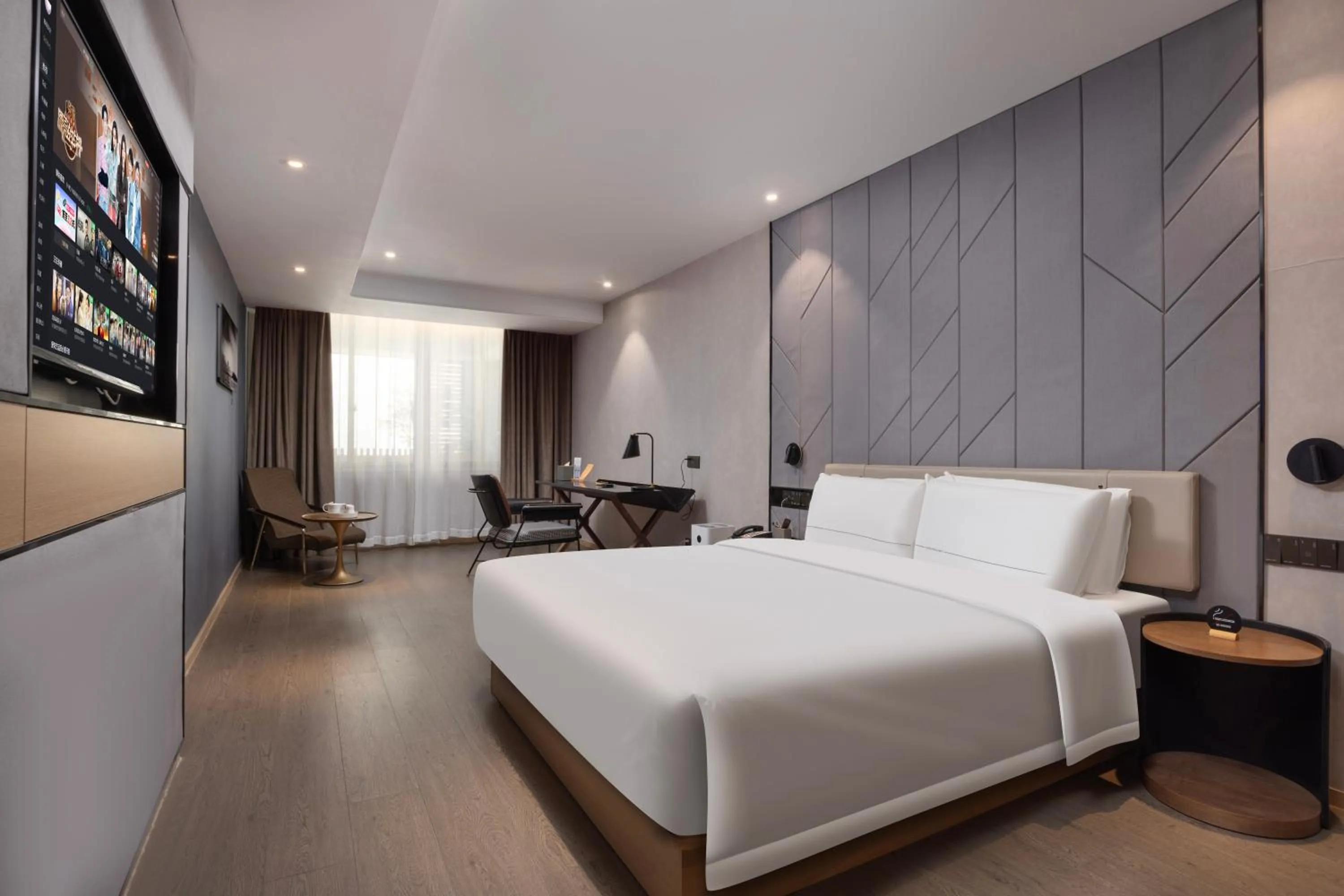 Photo of the whole room, Bed in Atour Hotel Gangding Metro Station Taikoo Hui Tianhe Guangzhou