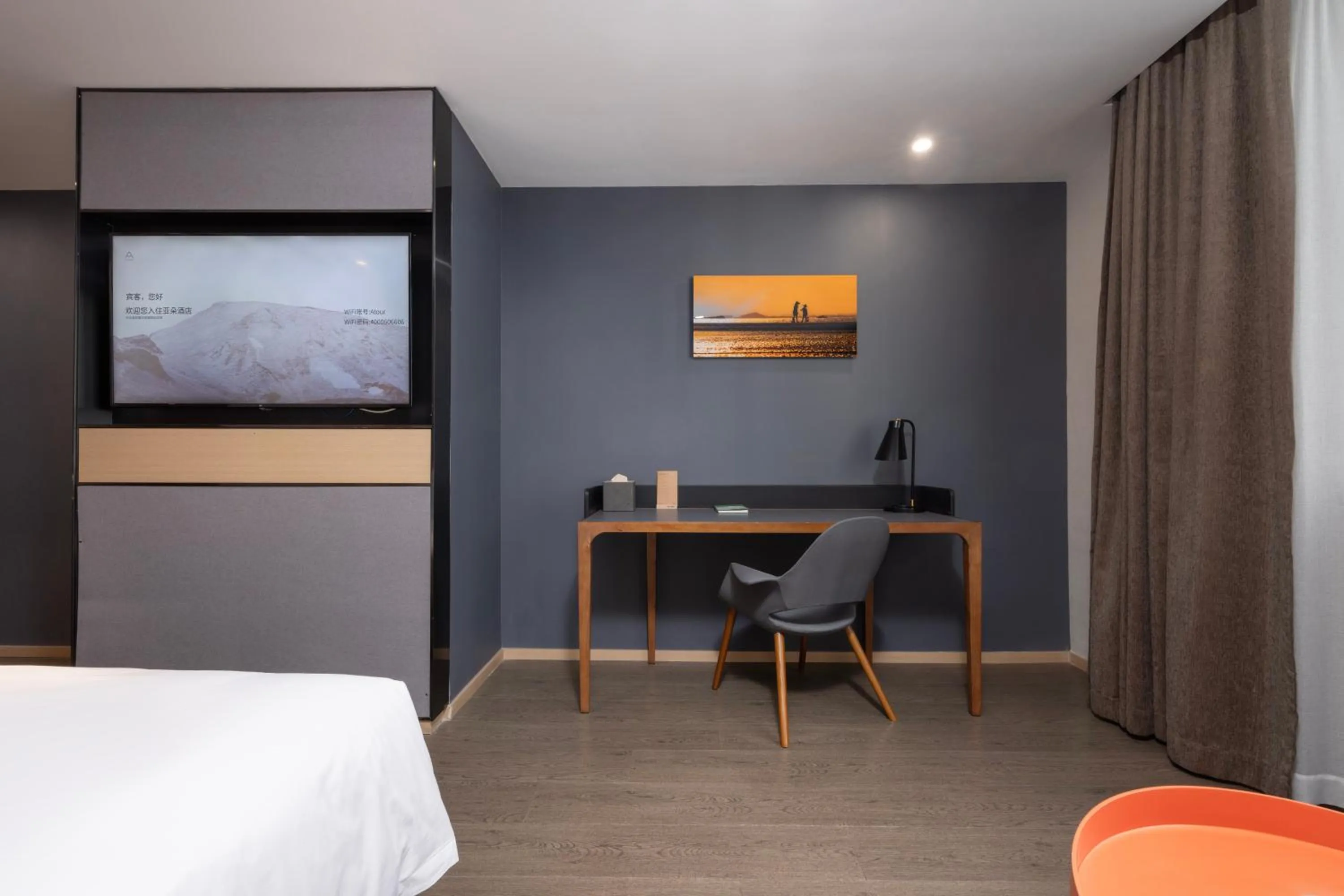 Seating area, Bed in Atour Hotel Gangding Metro Station Taikoo Hui Tianhe Guangzhou