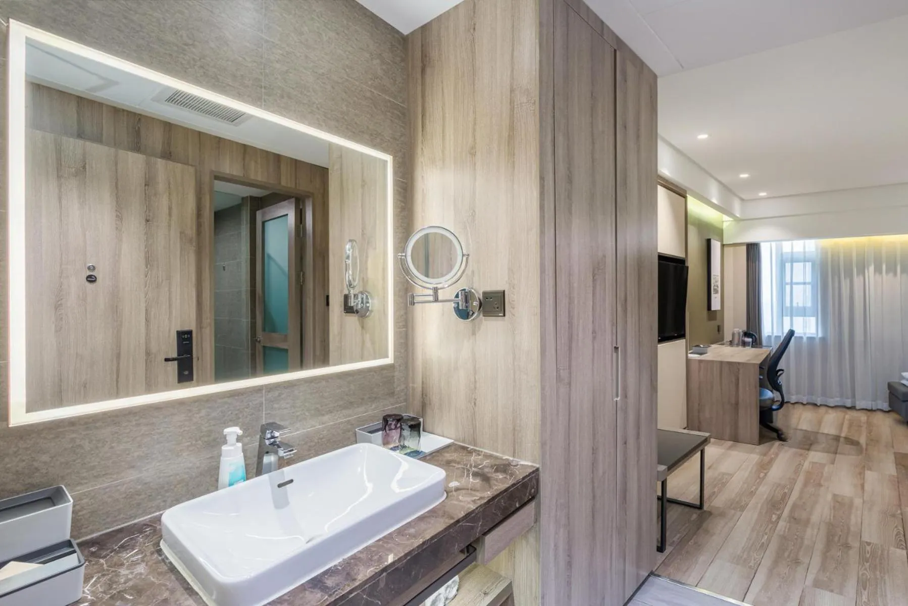 Atour Hotel Chongqing Liziba Lianglukou Subway Station