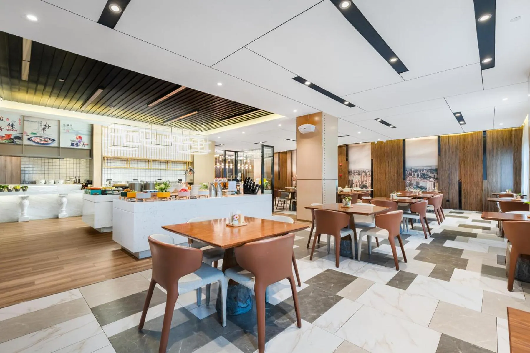 Restaurant/places to eat in Atour Hotel Chongqing Liziba Lianglukou Subway Station