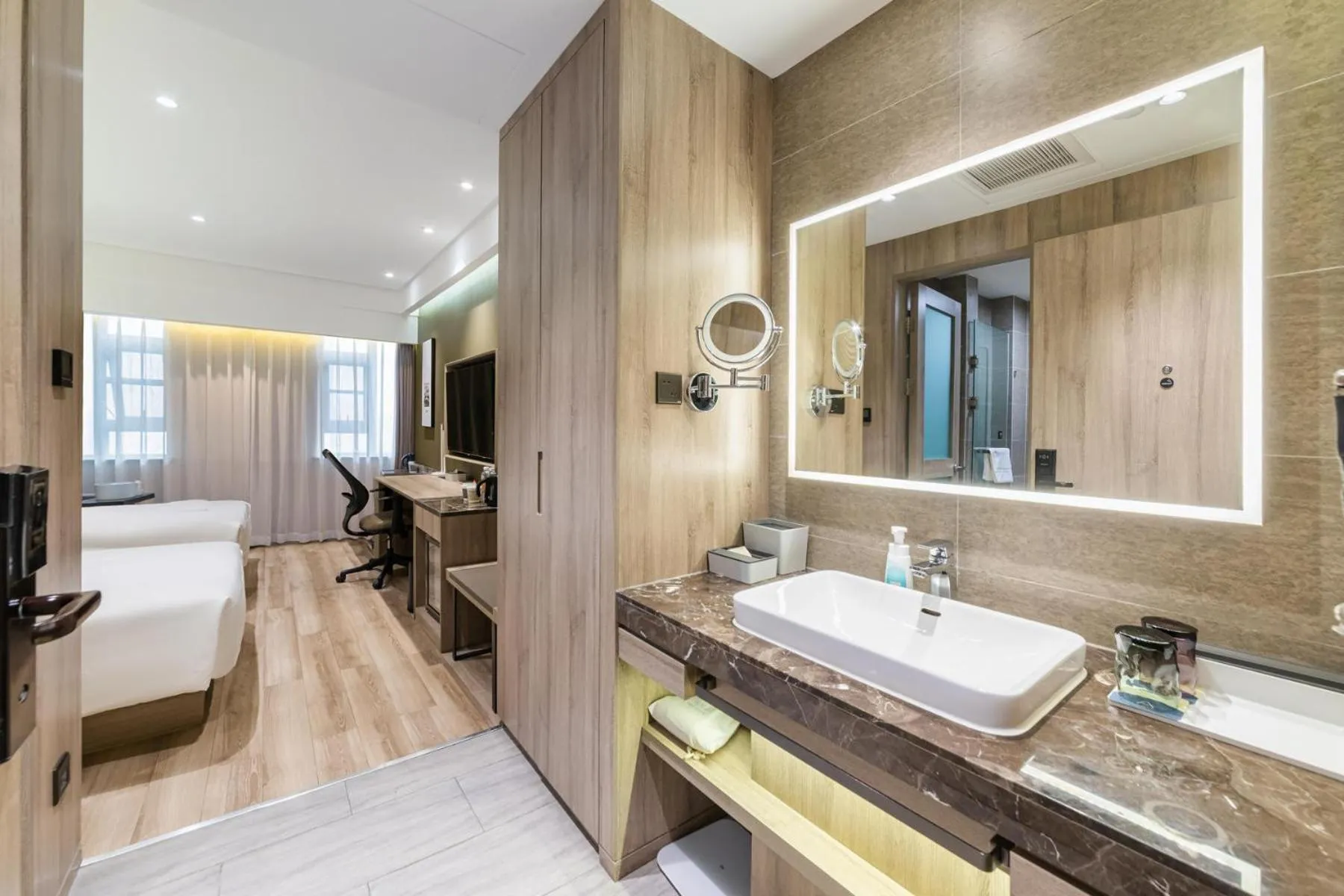 Atour Hotel Chongqing Liziba Lianglukou Subway Station