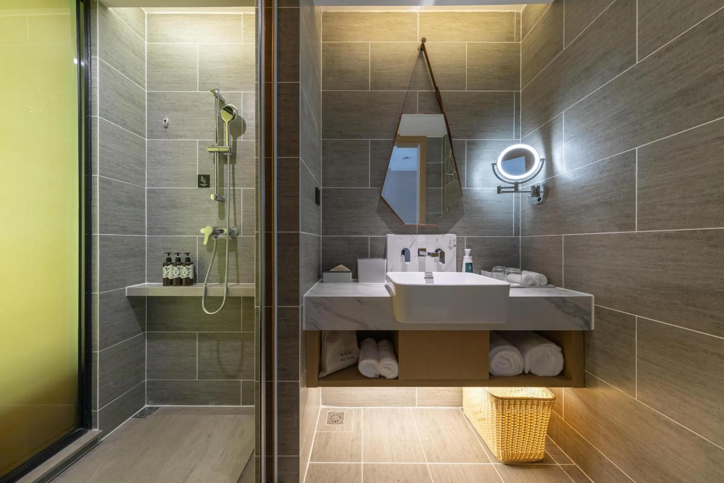 Atour Hotel Guiyang Guanshan Lake Park