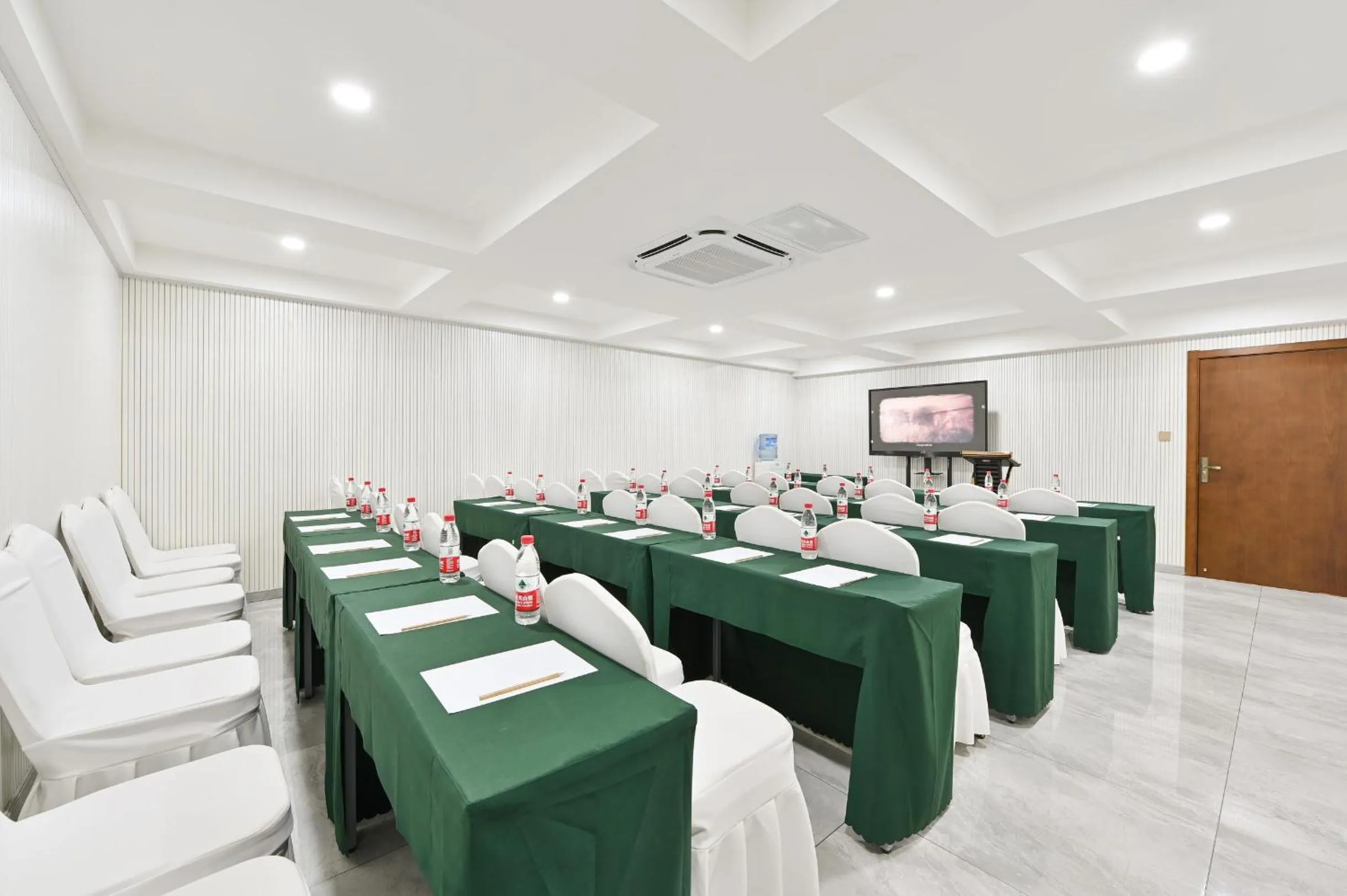 Atour Hotel Tianjin Eye