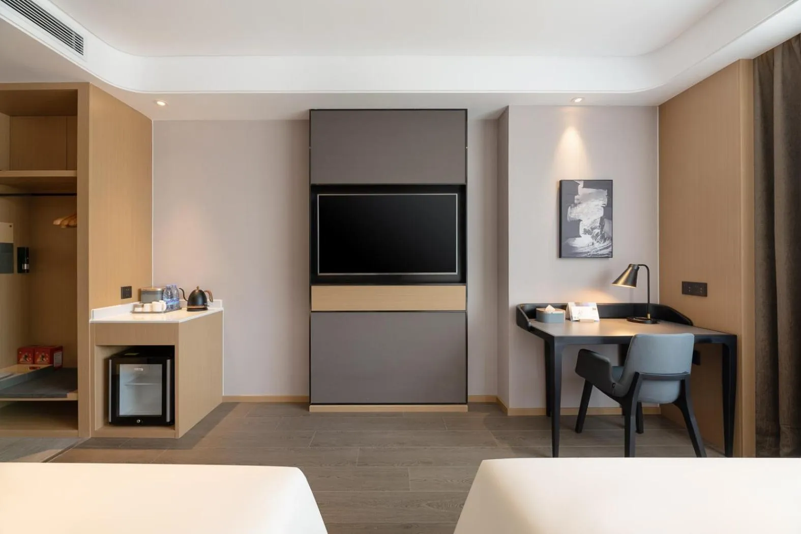 Photo of the whole room, Bed in Atour S Hotel Xinghai Square