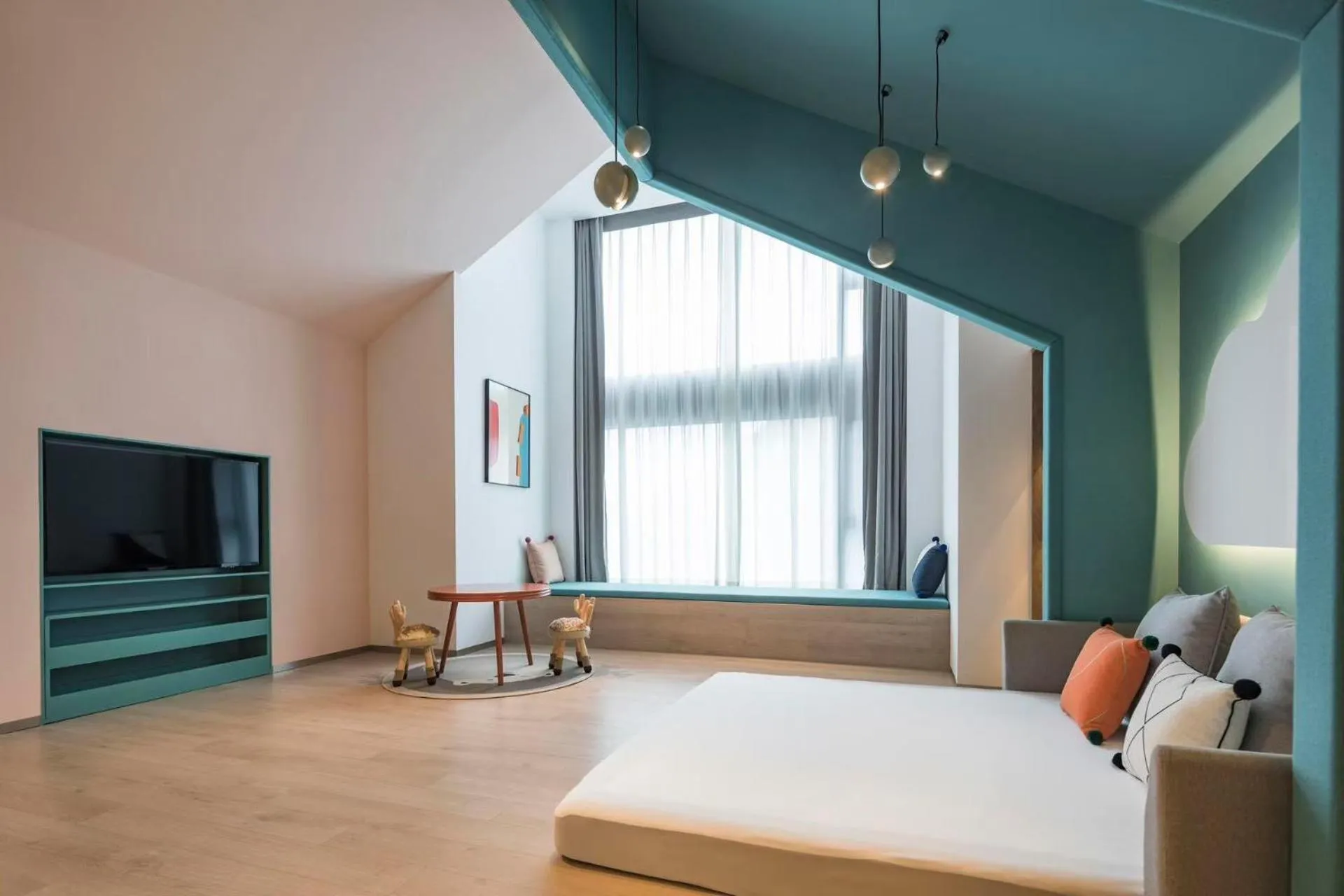 Photo of the whole room, Bed in Atour S Hotel Shanghai Hongqiao Center Aegean-Late night Congee