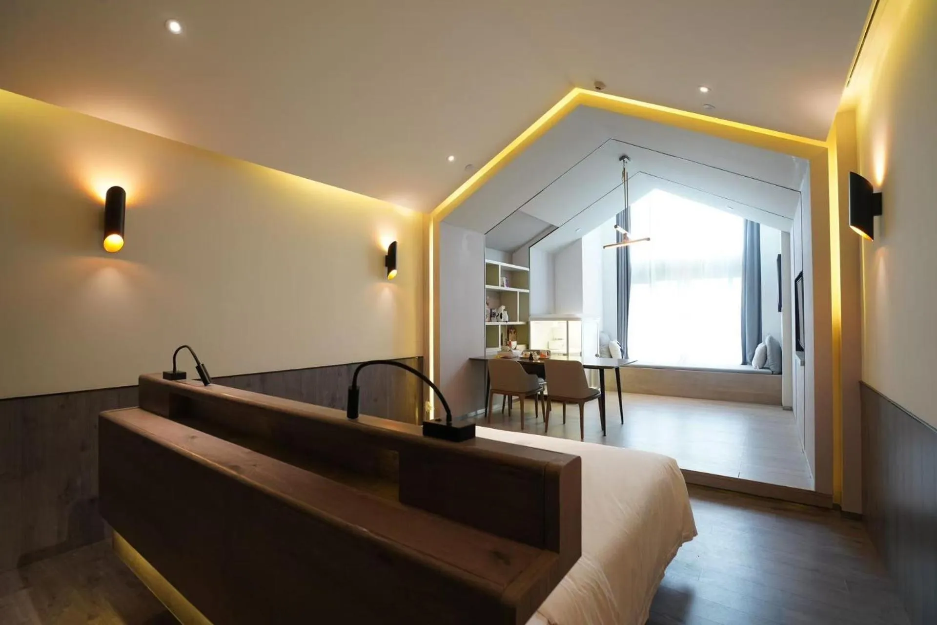 Photo of the whole room, Bed in Atour S Hotel Shanghai Hongqiao Center Aegean-Late night Congee