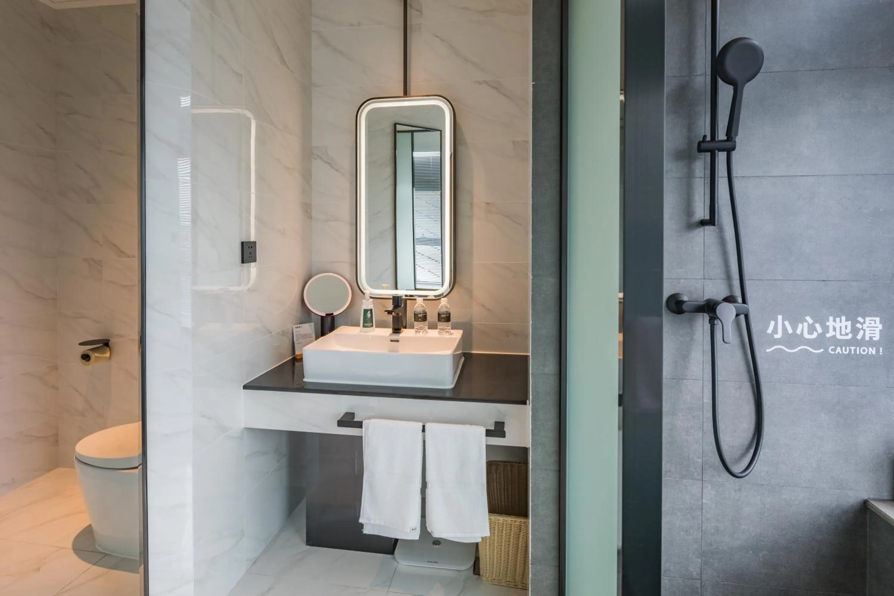 Toilet in Atour S Hotel Shanghai Hongqiao Center Aegean-Late night Congee