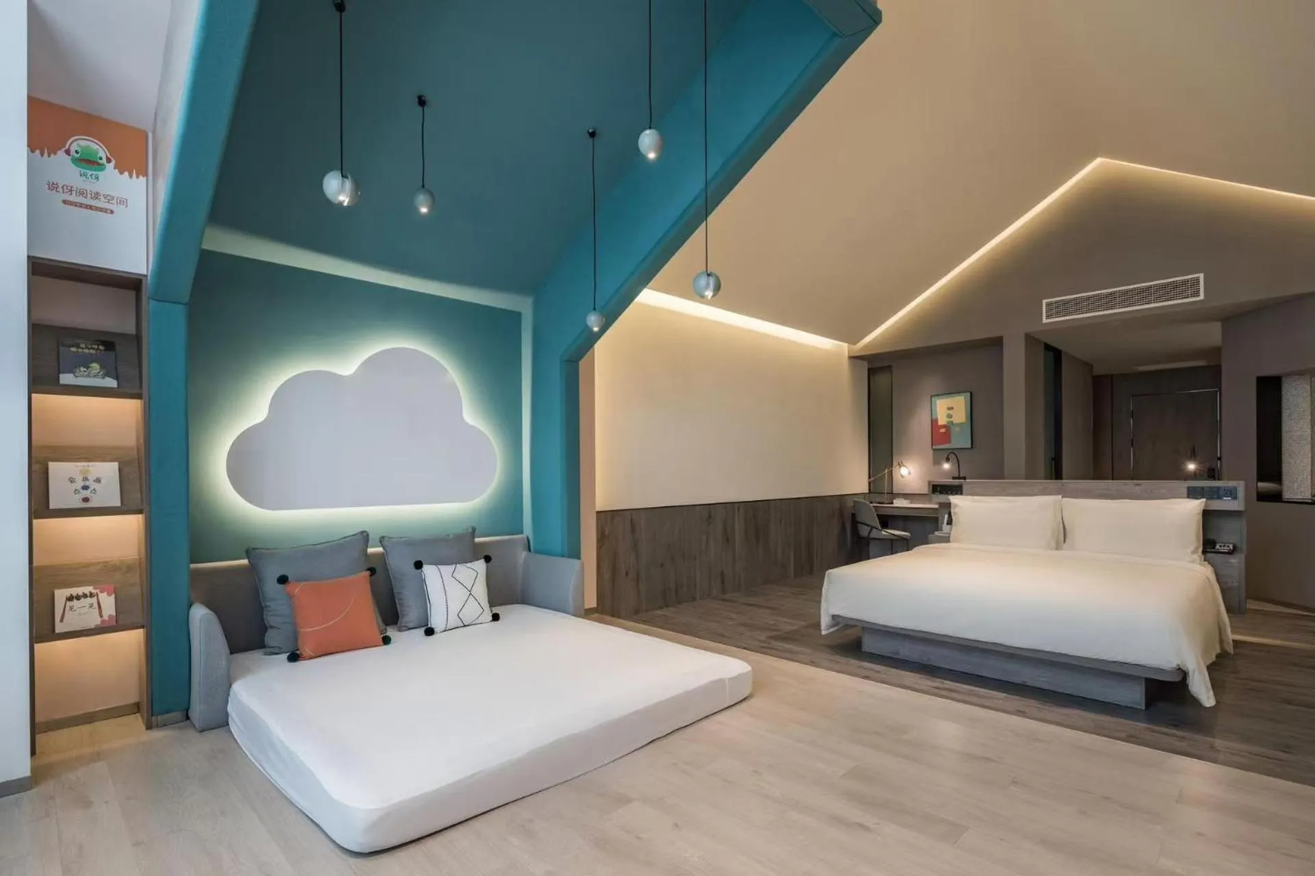 Photo of the whole room, Bed in Atour S Hotel Shanghai Hongqiao Center Aegean-Late night Congee