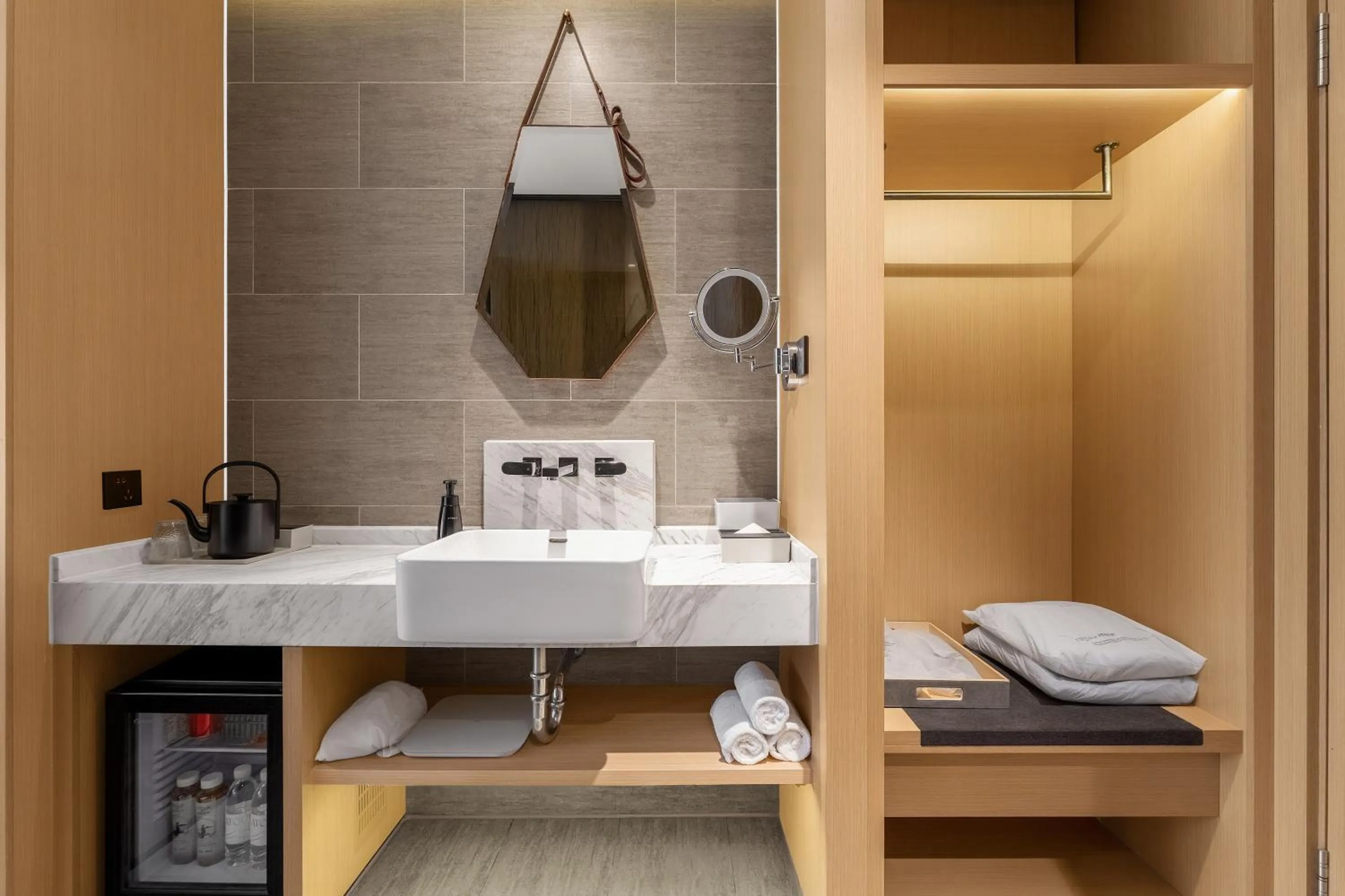 Bathroom in Atour Hotel Nanjing East Road, The Bund-Self-service free laundry-Free Night Snacks