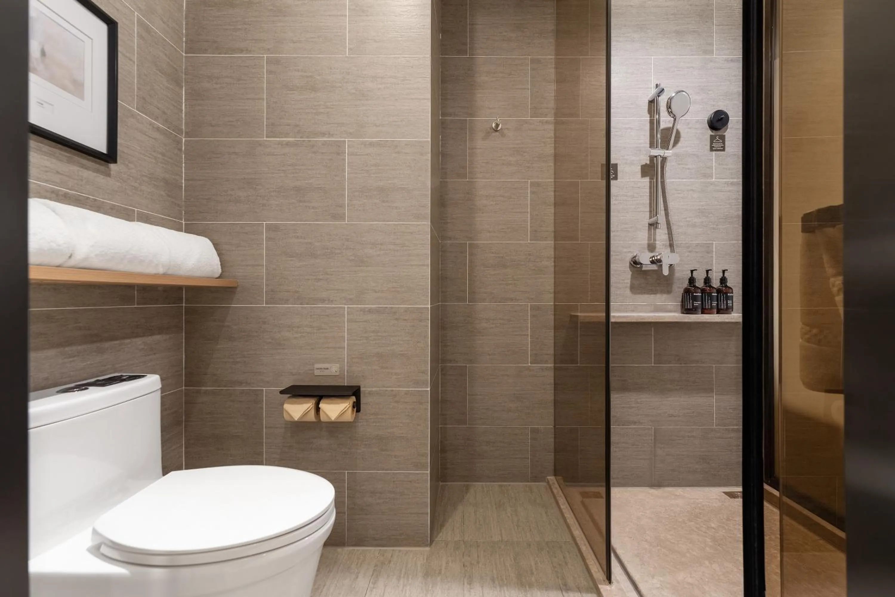 Toilet in Atour Hotel Nanjing East Road, The Bund-Self-service free laundry-Free Night Snacks