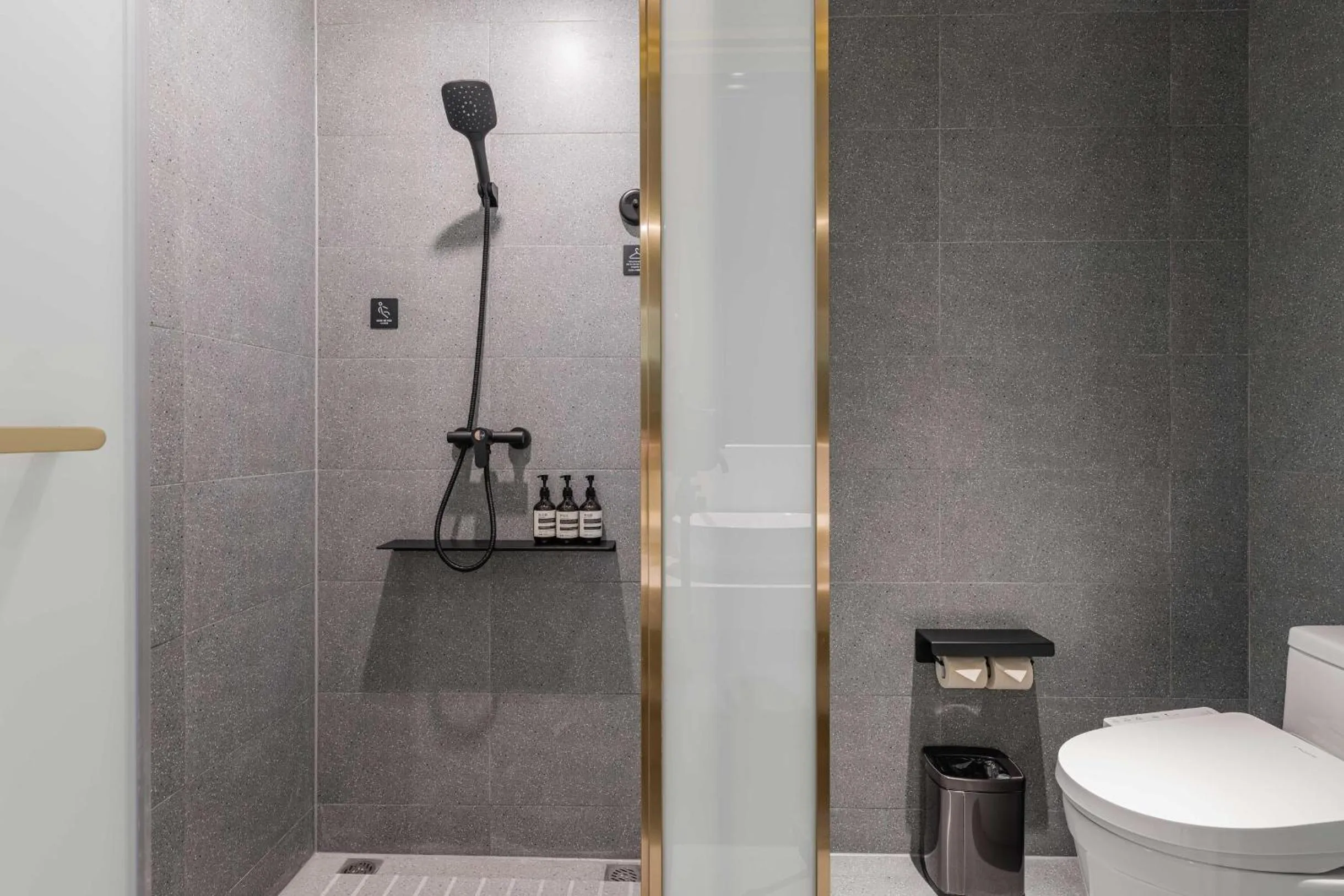 Shower in Atour Hotel,Shanghai World Expo Center Yaohua Road