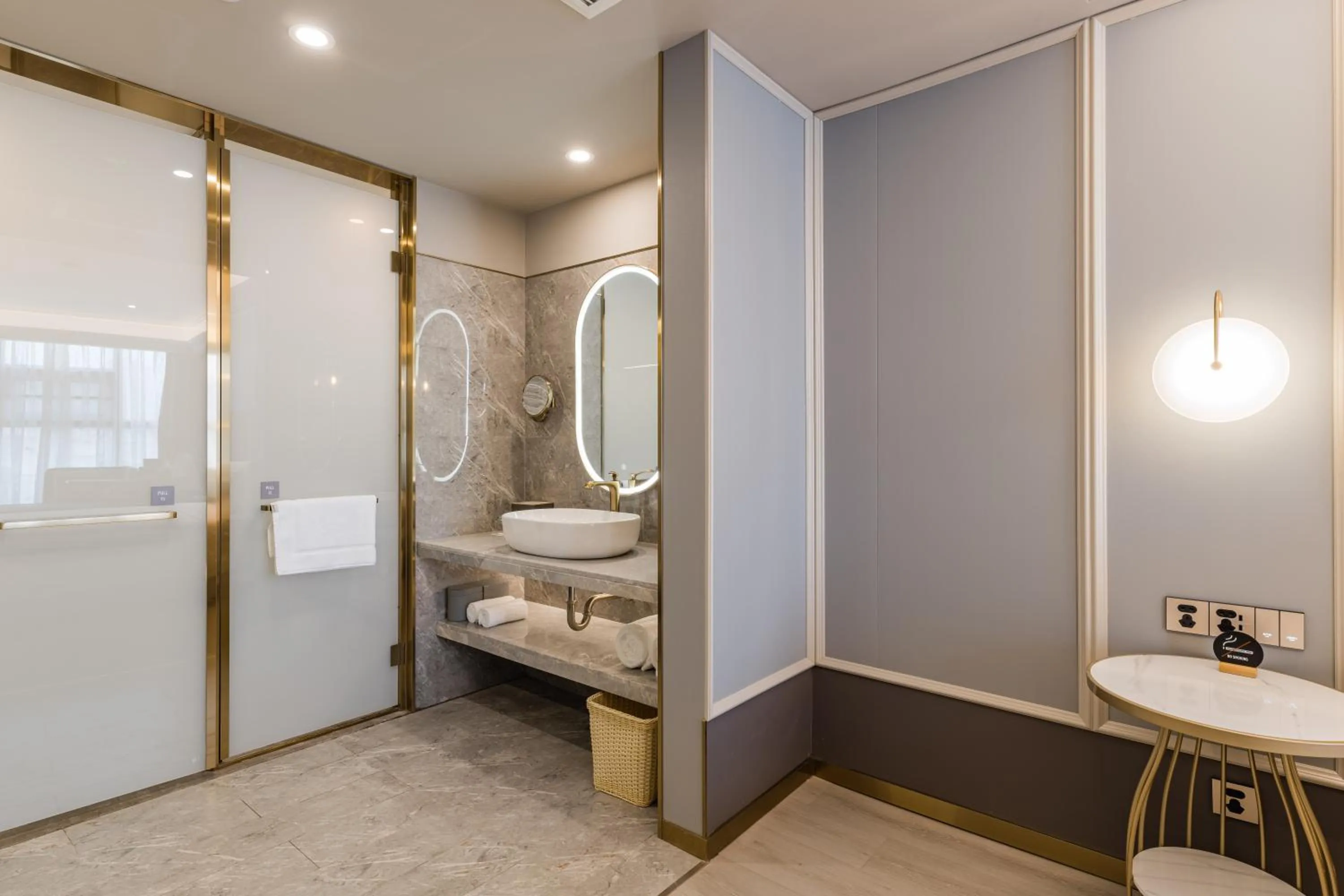 Shower in Atour Hotel Chengdu Kuanzhai Alley