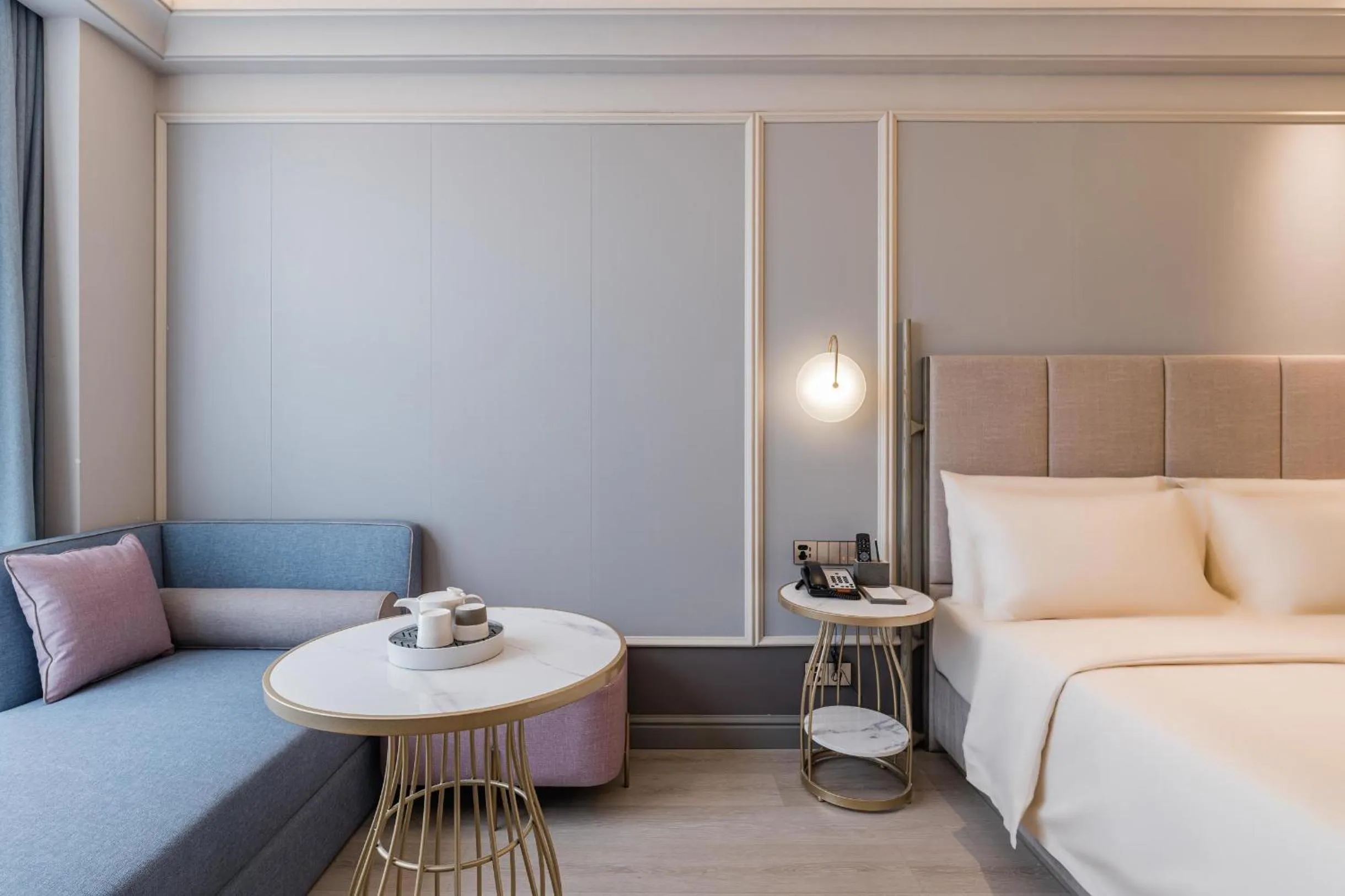 Seating area, Bed in Atour Hotel Chengdu Kuanzhai Alley