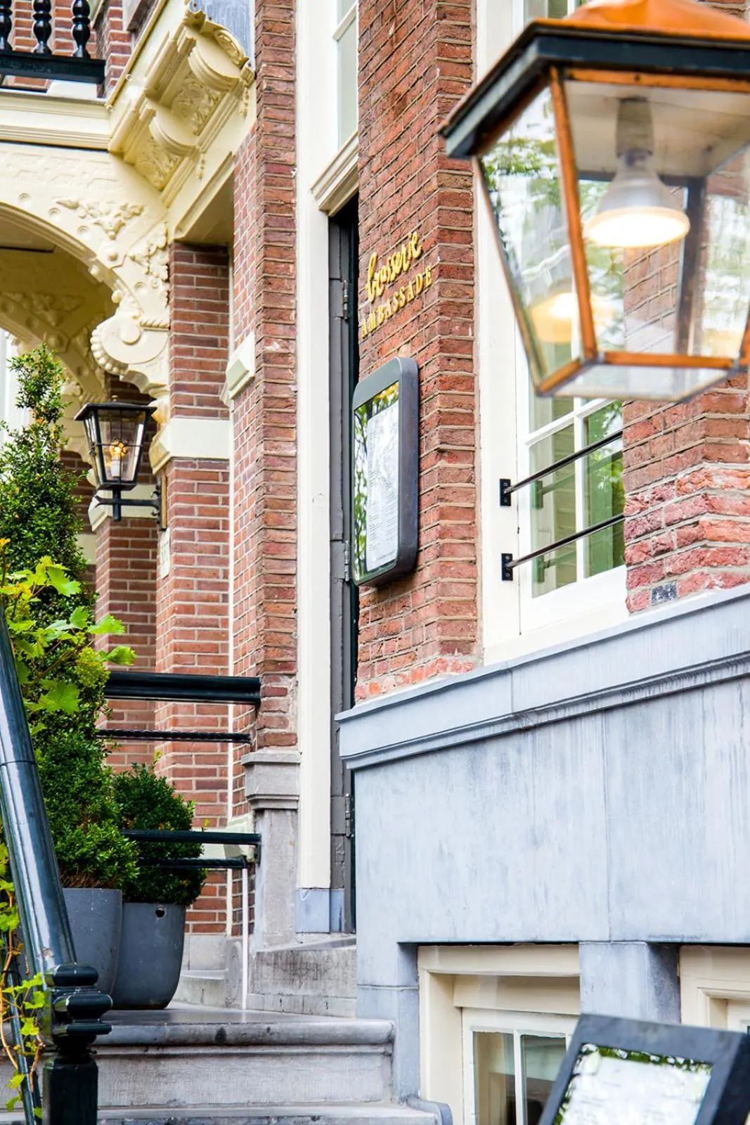 Restaurant/places to eat in Ambassade Hotel