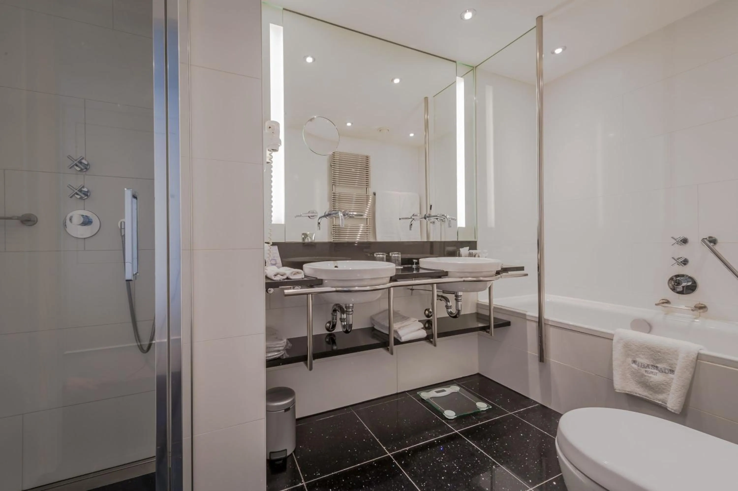 Shower in Ambassade Hotel