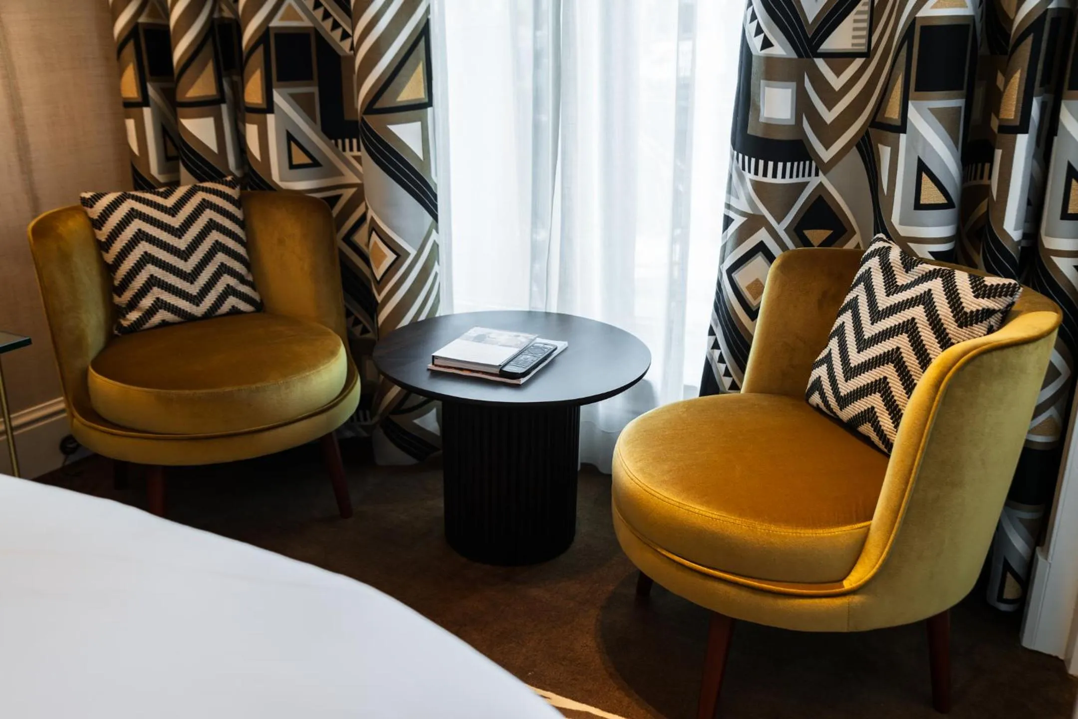 Bedroom, Bed in Ambassade Hotel