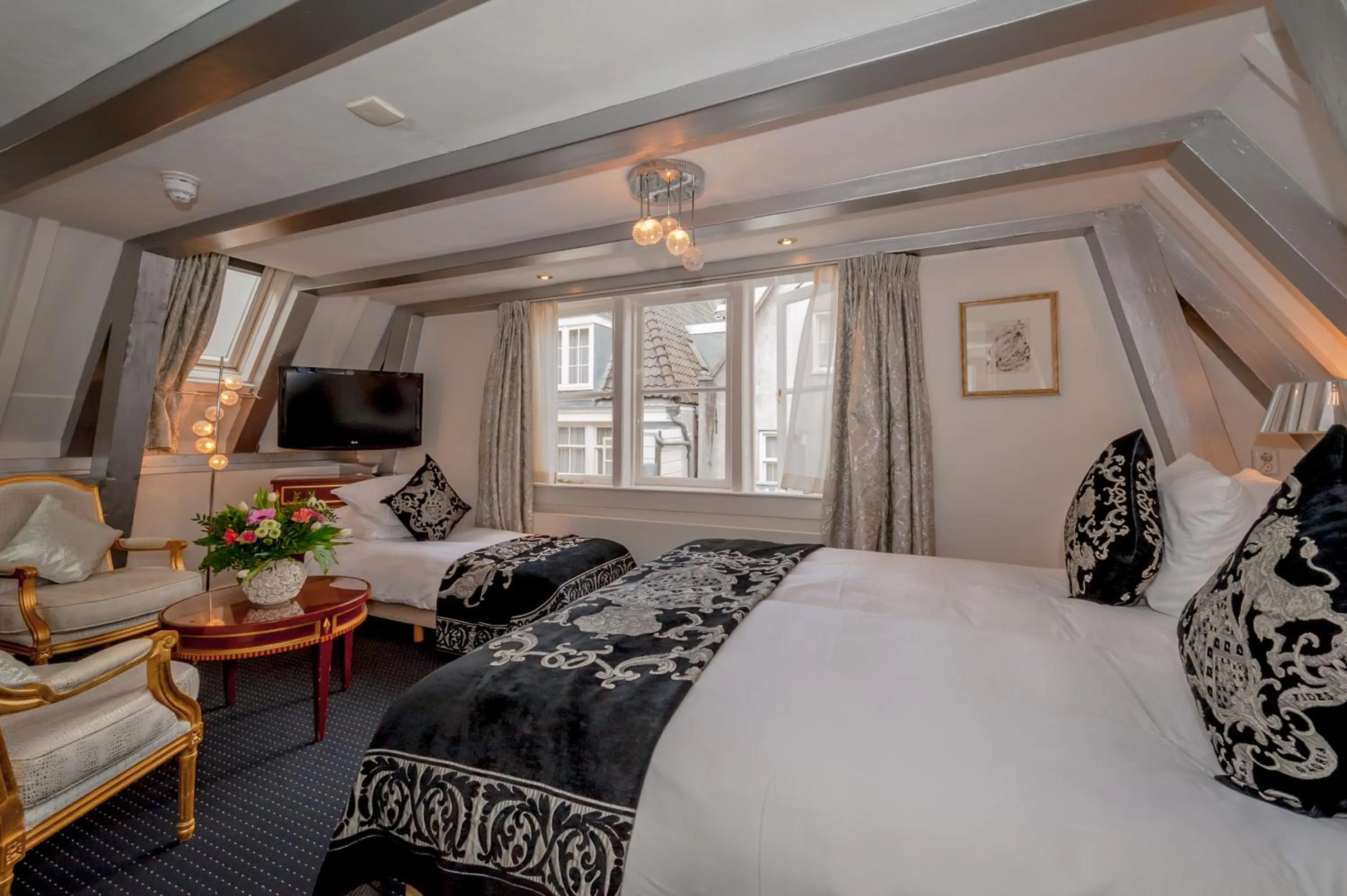 Bed in Ambassade Hotel