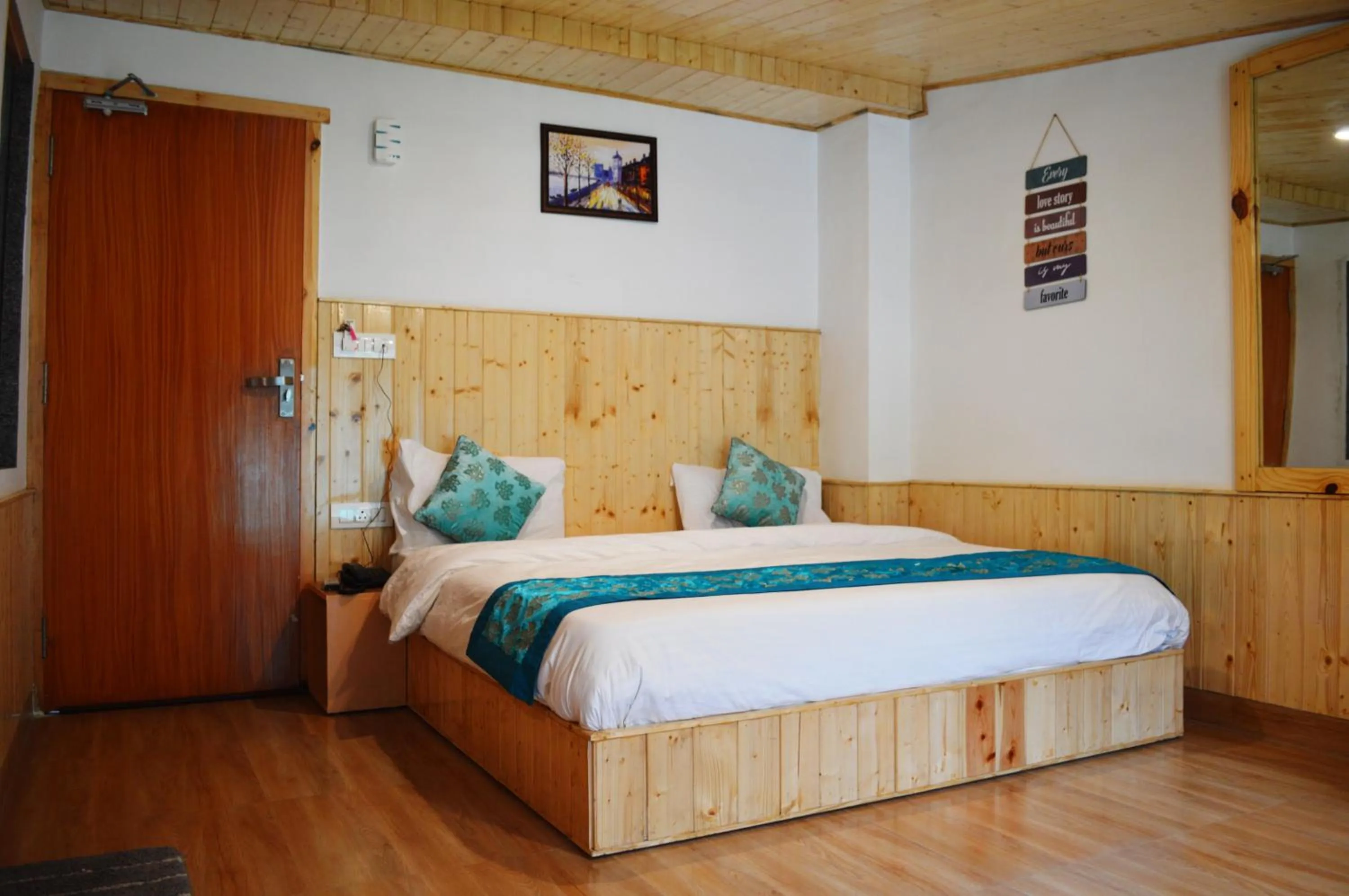 Photo of the whole room, Bed in Manali Outdoor Retreat by Sheosante