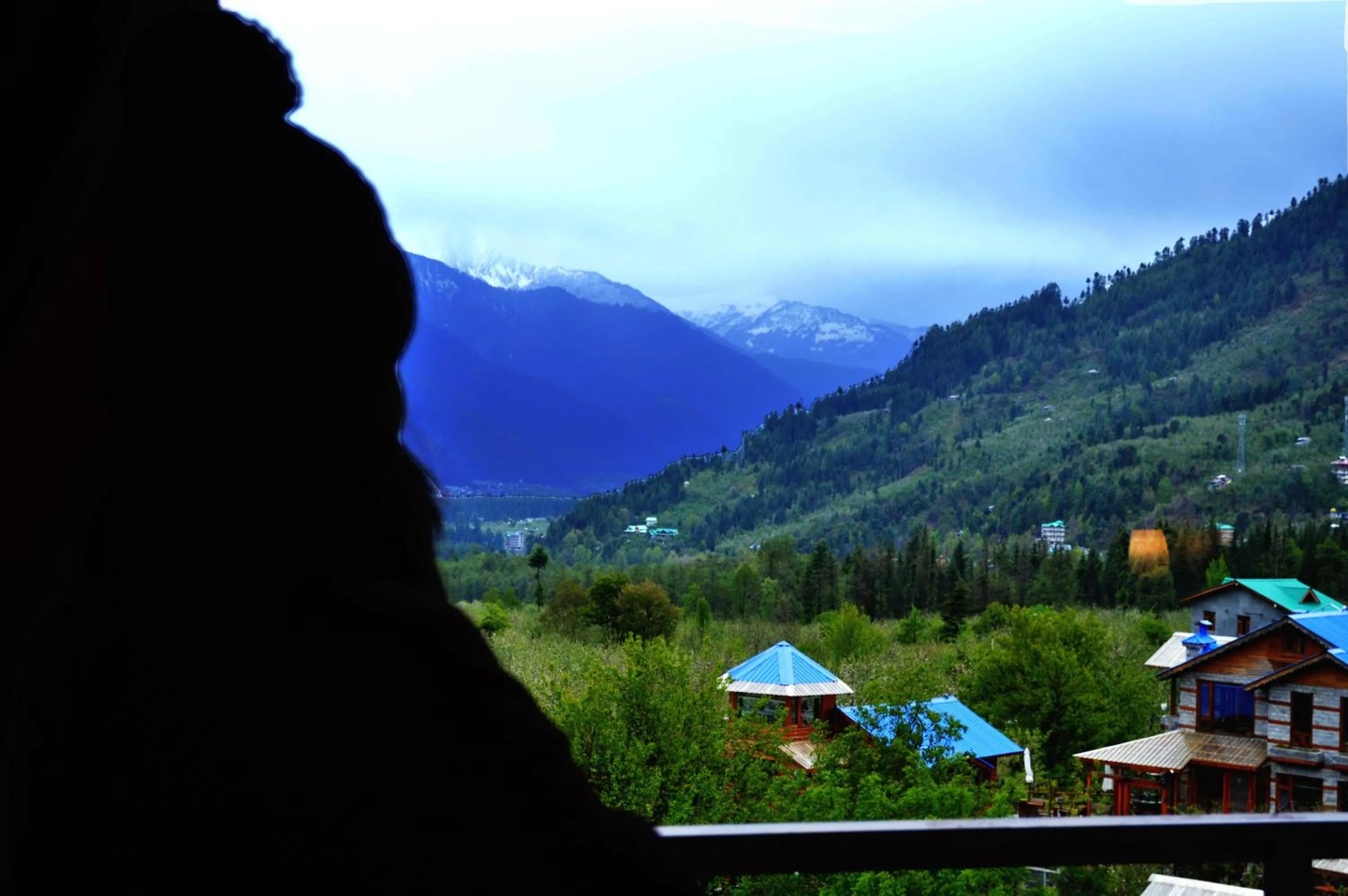 Mountain view in Manali Outdoor Retreat by Sheosante