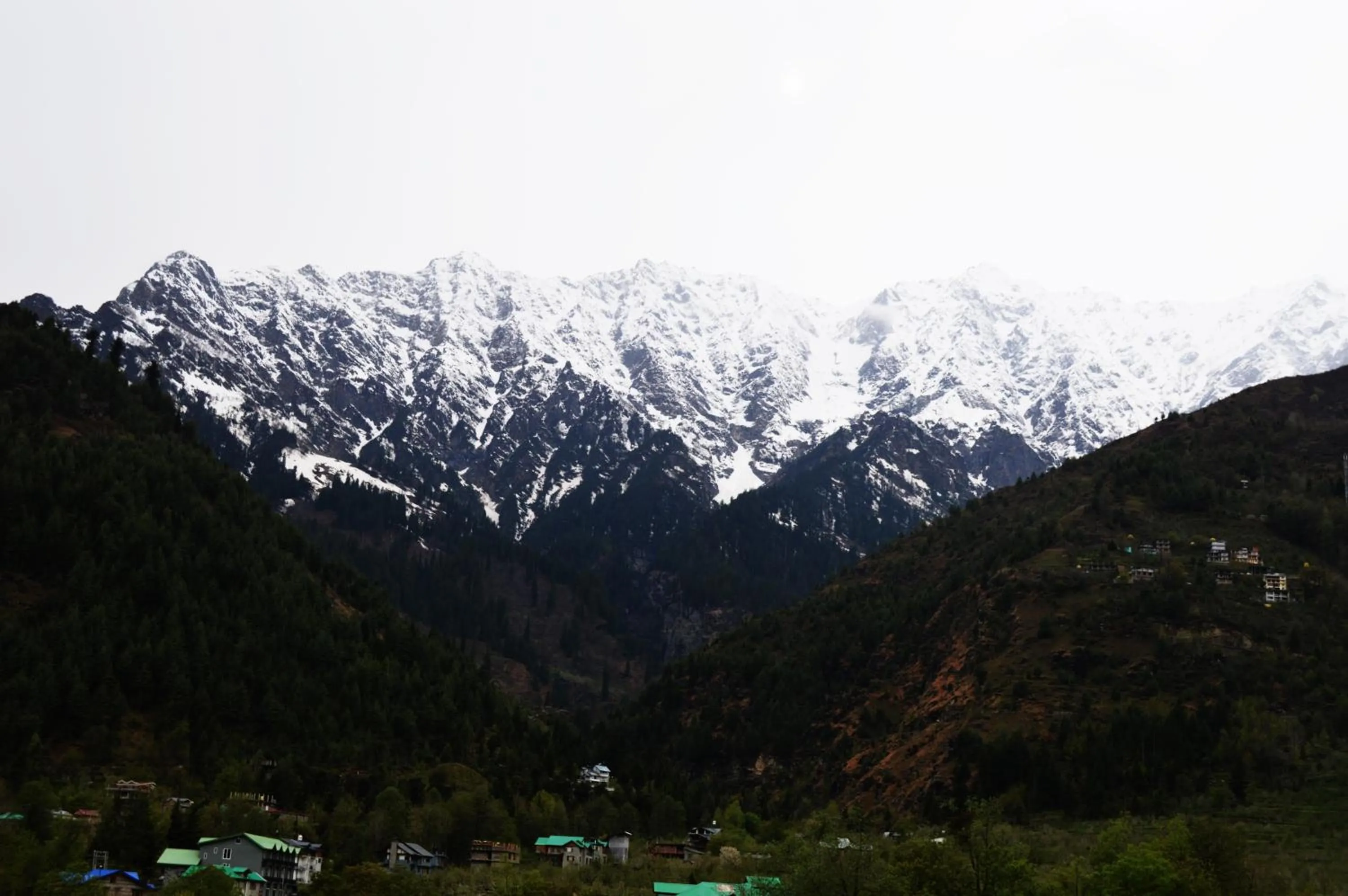 Mountain view in Manali Outdoor Retreat by Sheosante