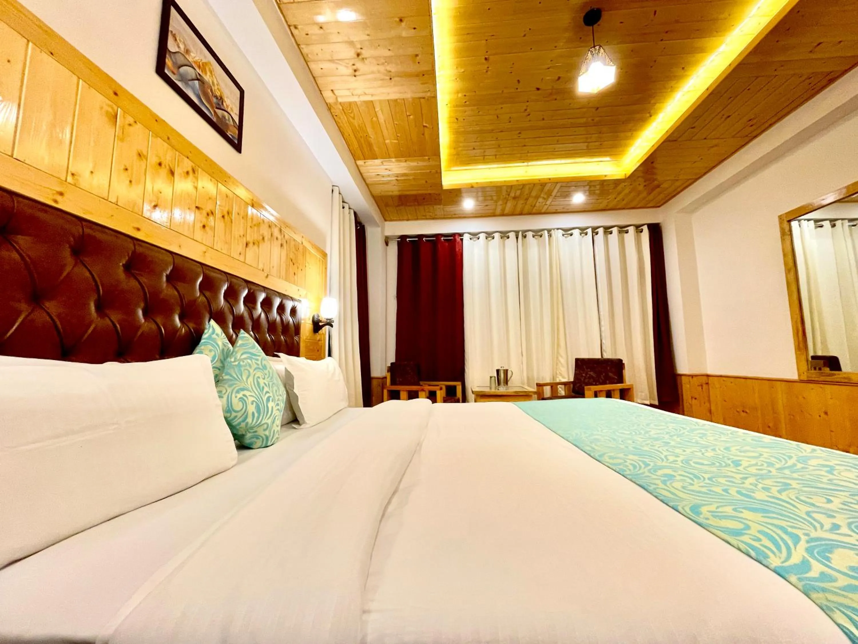 Bed in Manali Outdoor Retreat by Sheosante