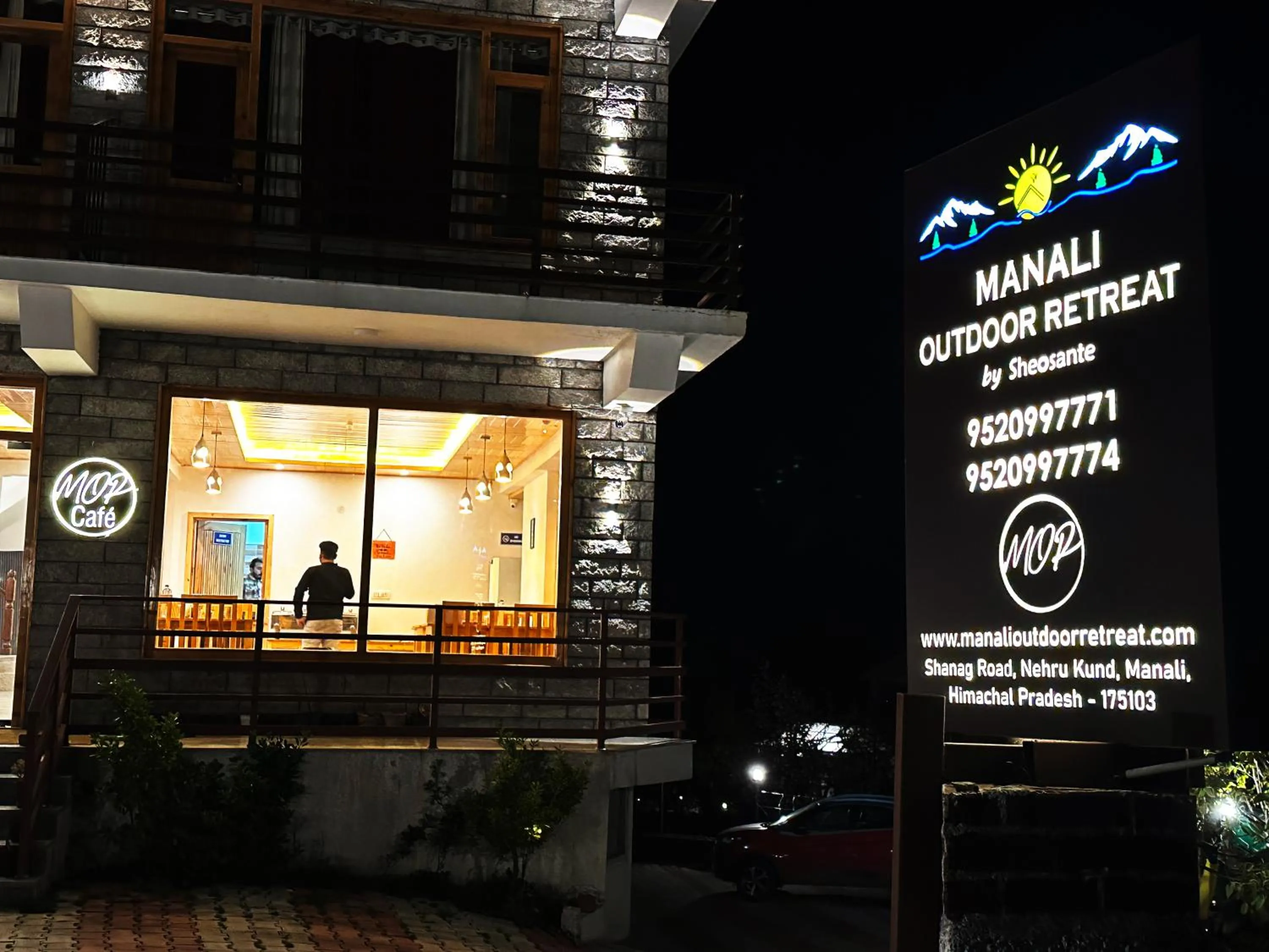 Property building in Manali Outdoor Retreat by Sheosante