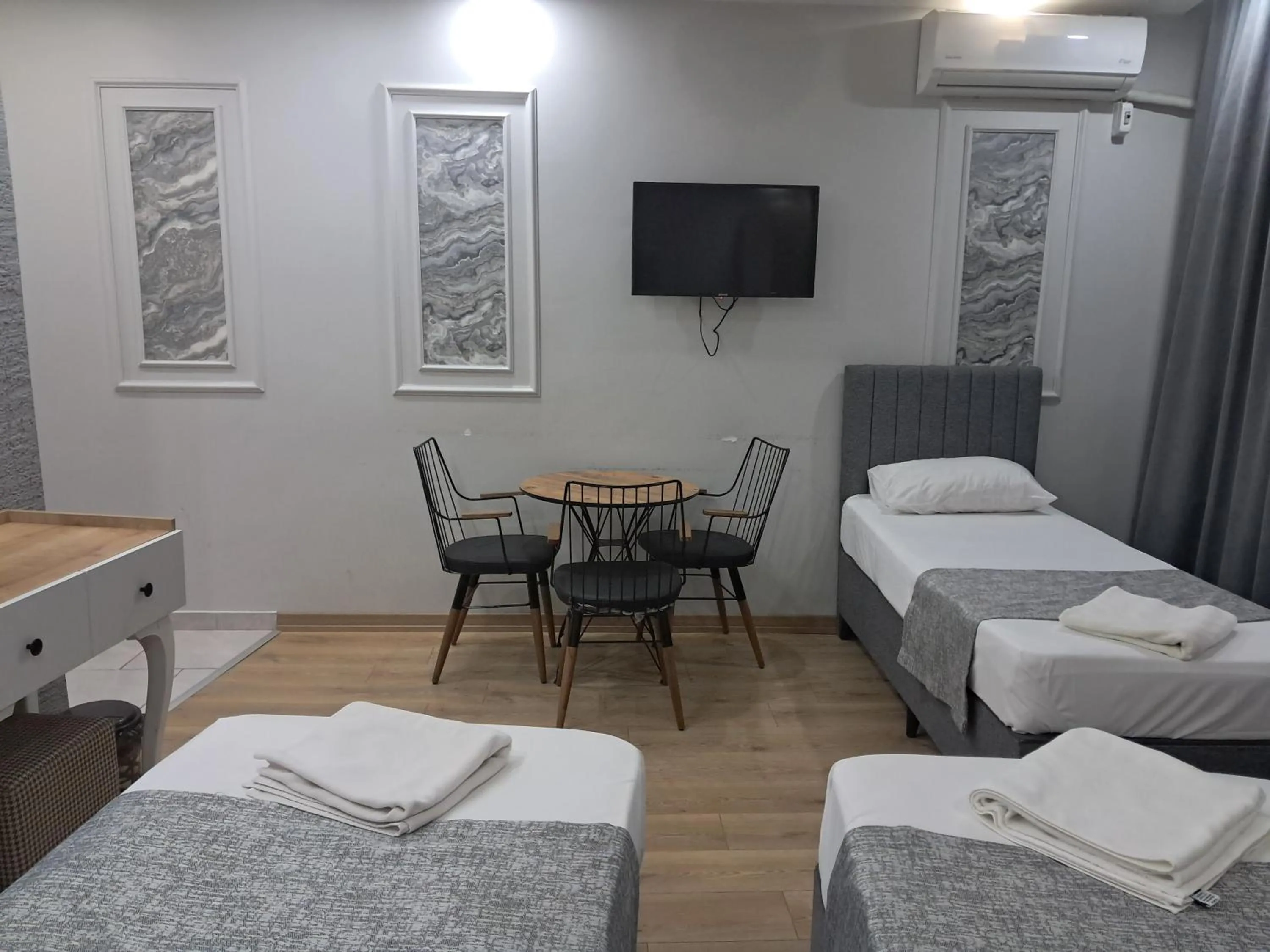 Bedroom, Bed in JOE BLACK APART