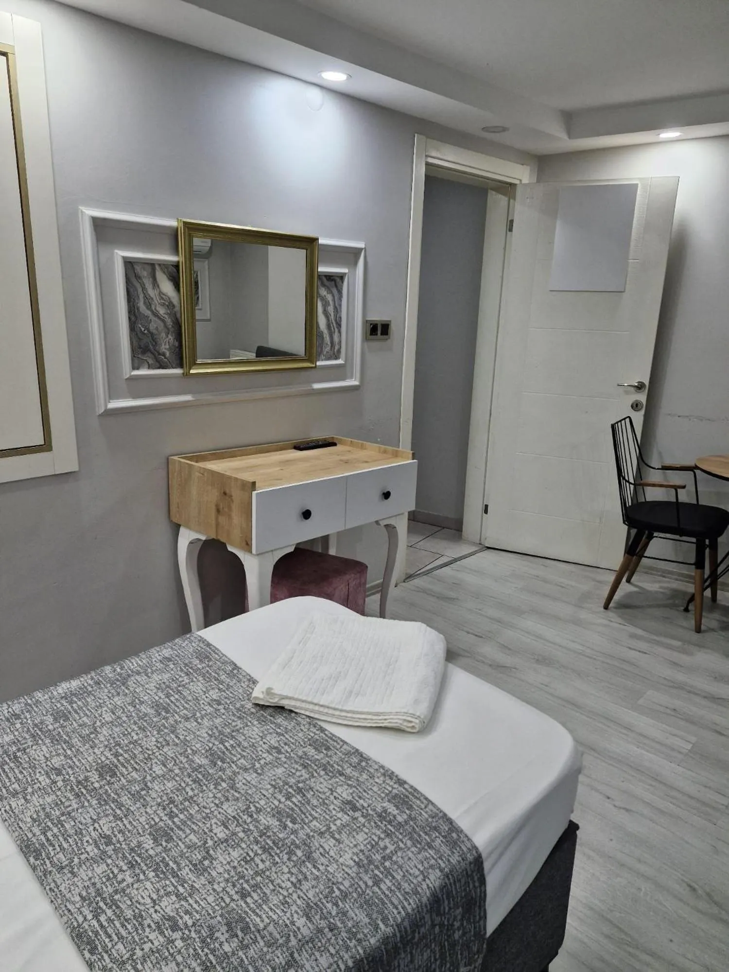 Bedroom in JOE BLACK APART