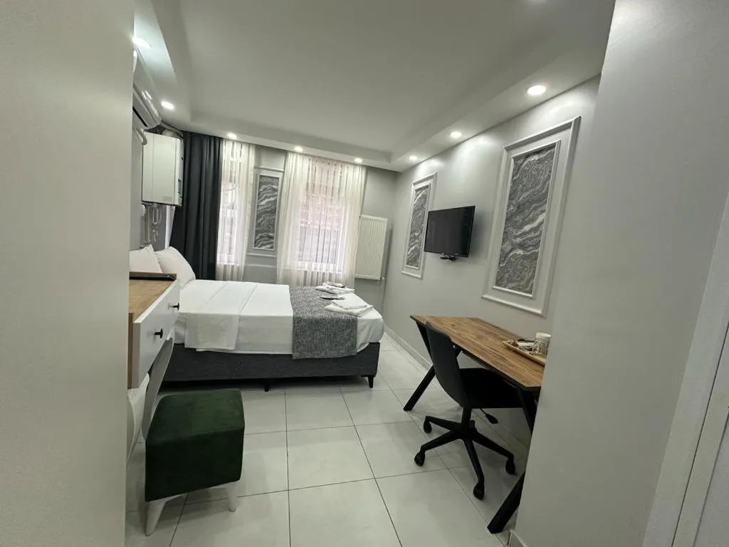 Deluxe Triple Room in JOE BLACK APART