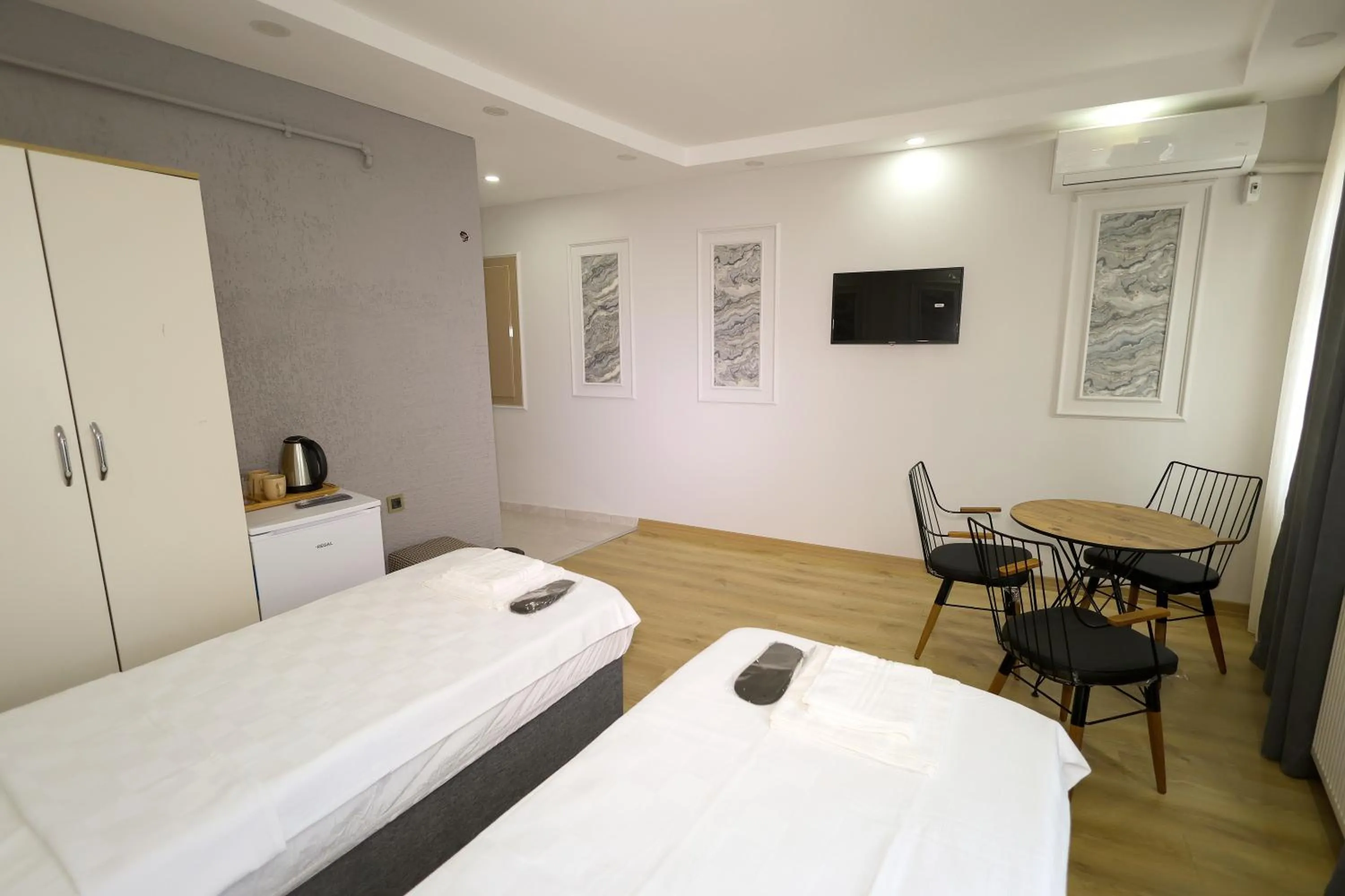 Bed in JOE BLACK APART