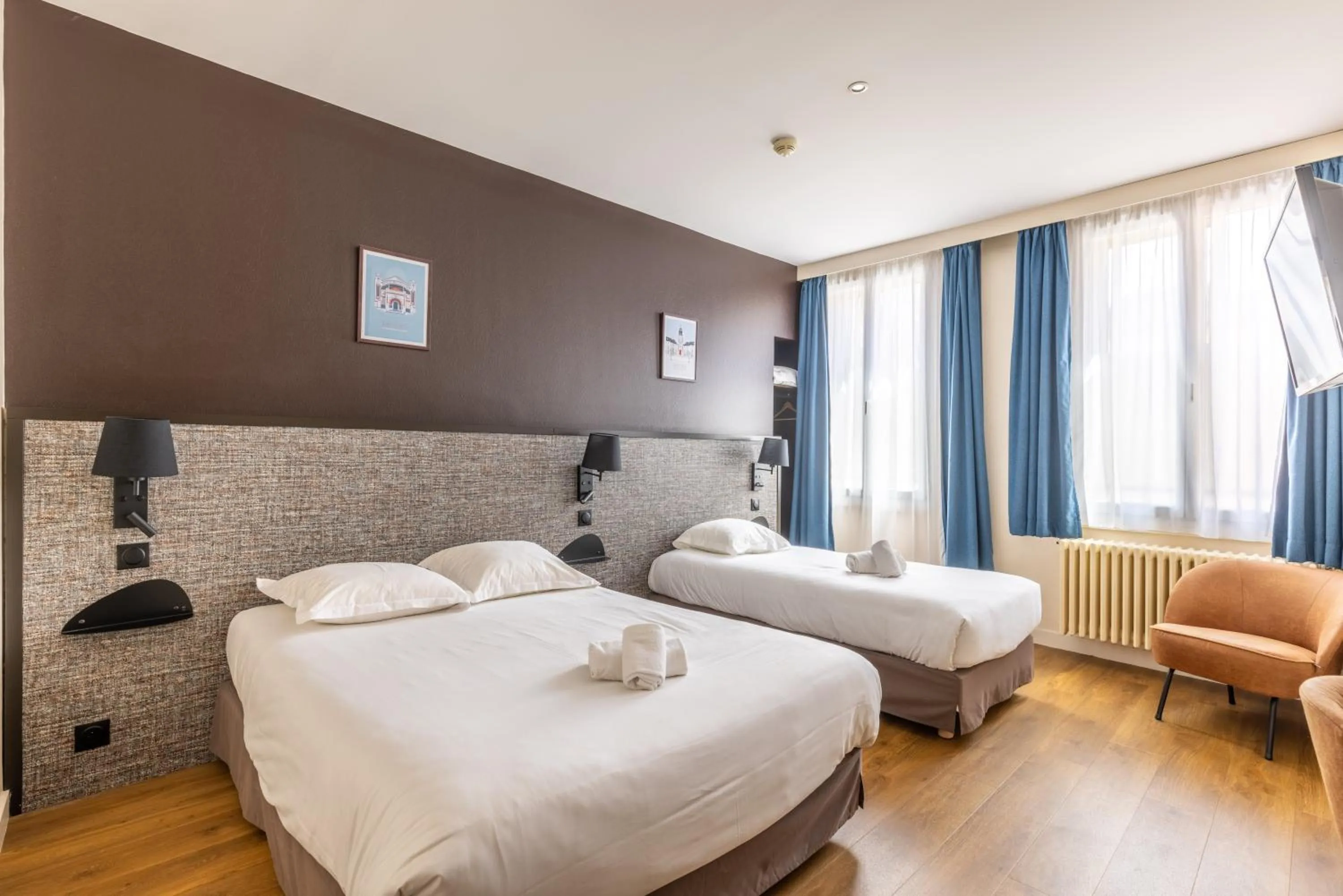 Bedroom, Bed in Hôtel Le Florin