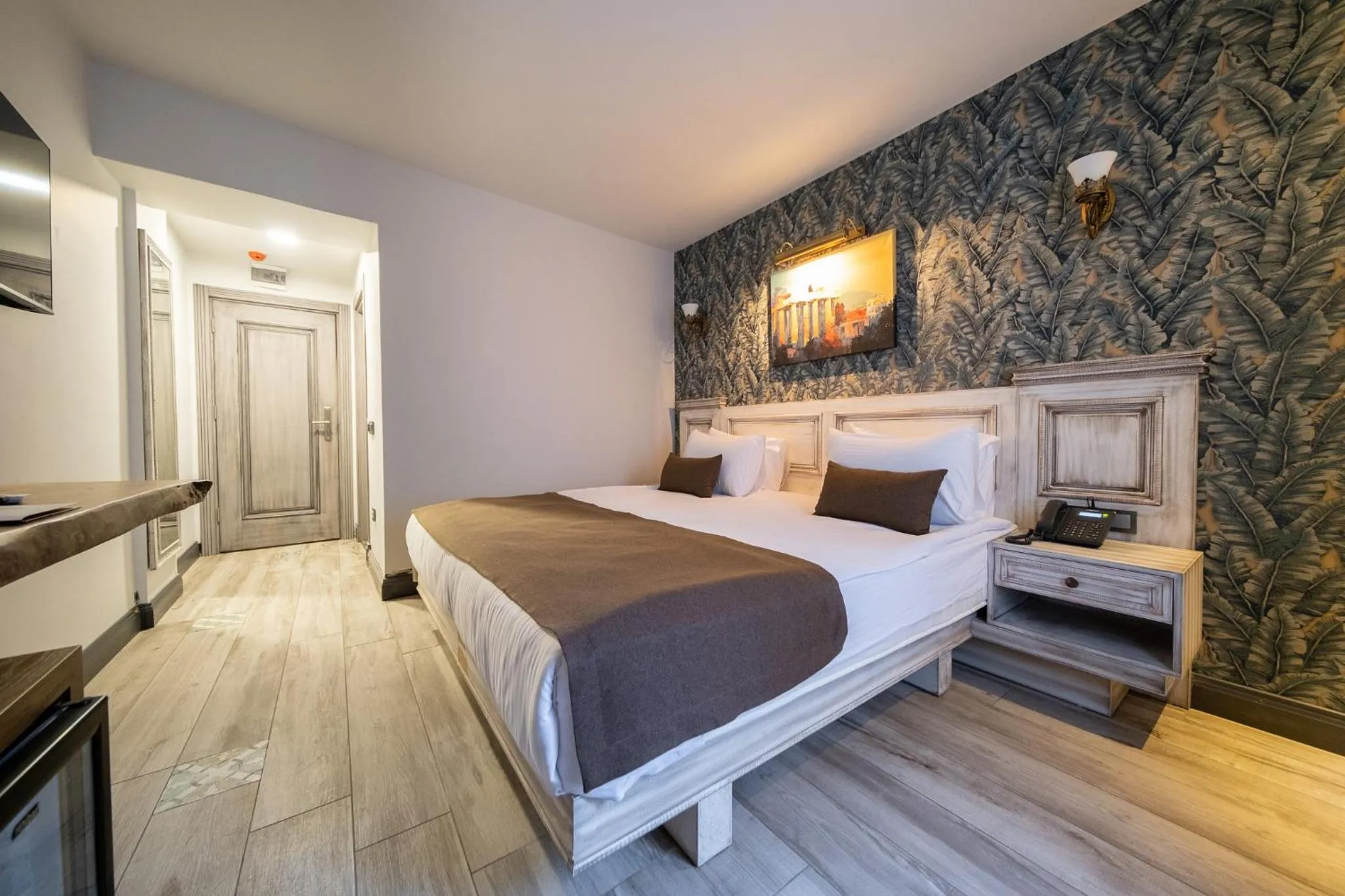 Bed in Assos Troy Port Hotel