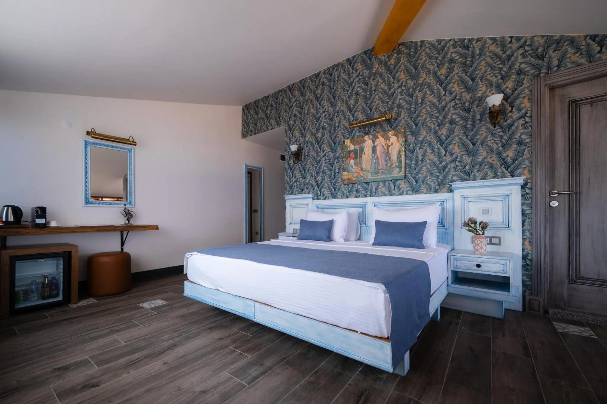 Bed in Assos Troy Port Hotel