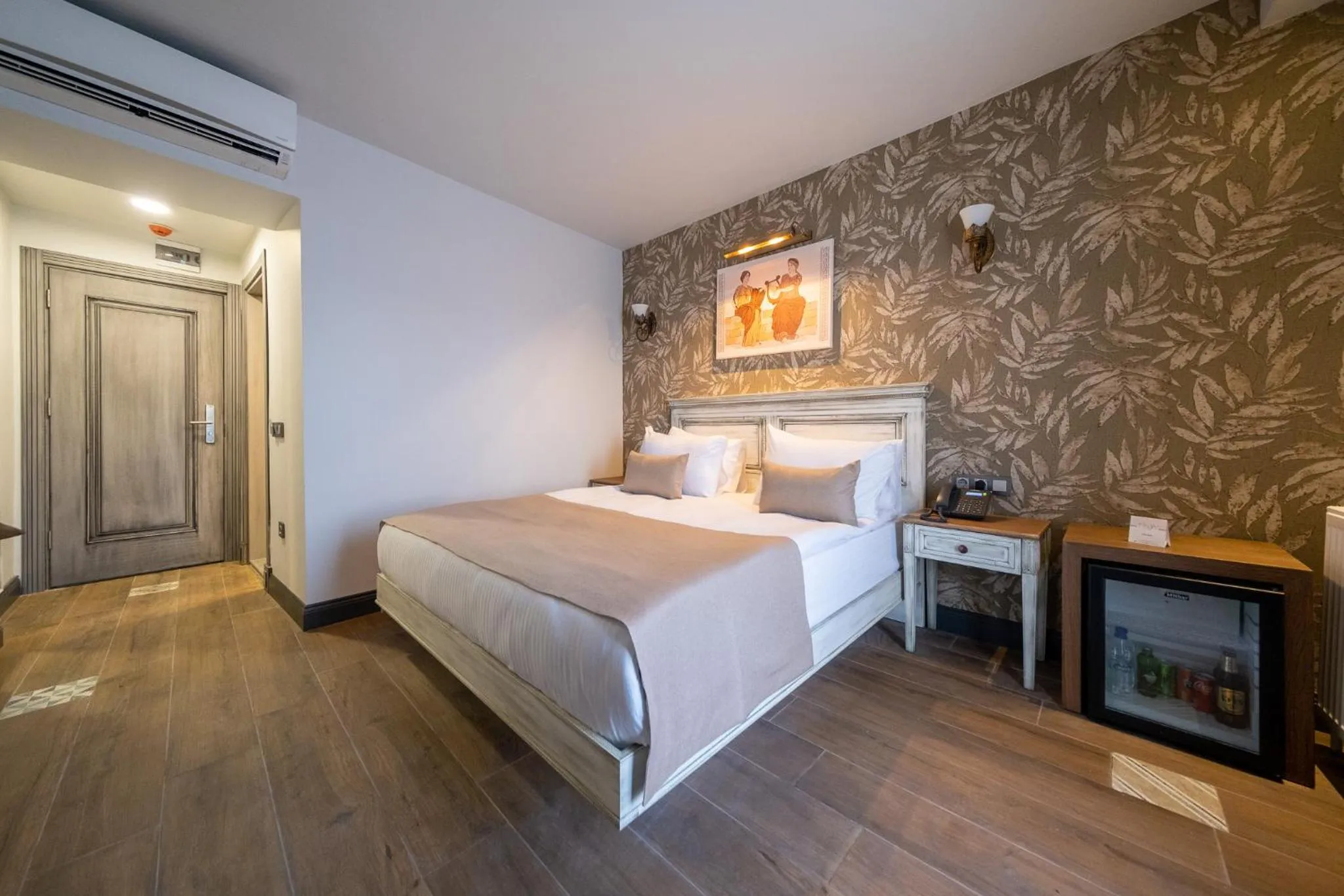 Bed in Assos Troy Port Hotel