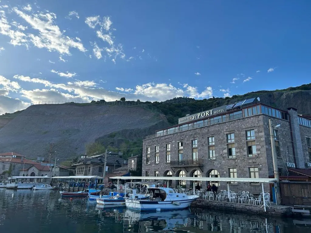 Assos Troy Port Hotel