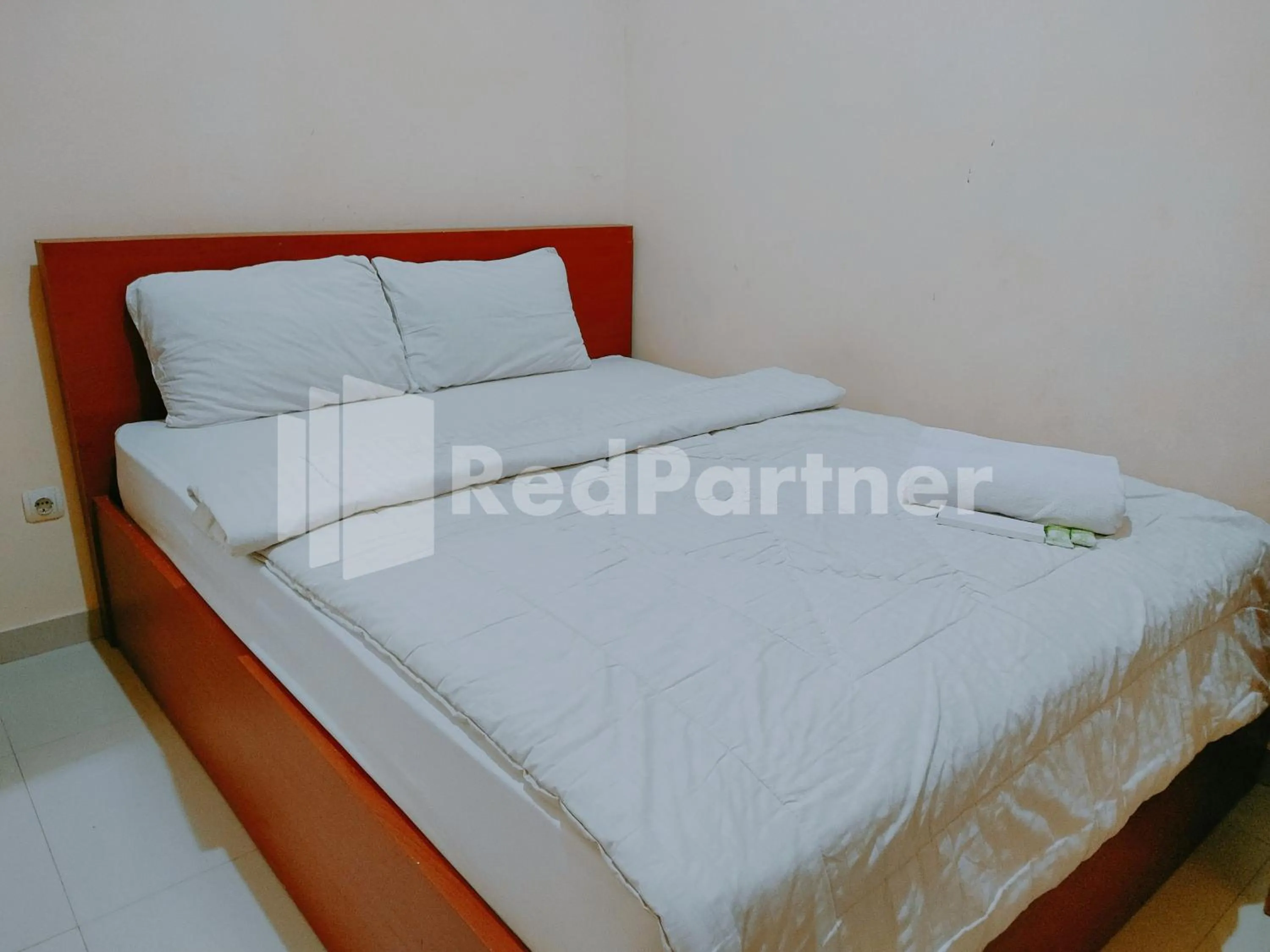 Bedroom, Bed in Calida Hotel Mitra RedDoorz near Alun Alun Wonosari