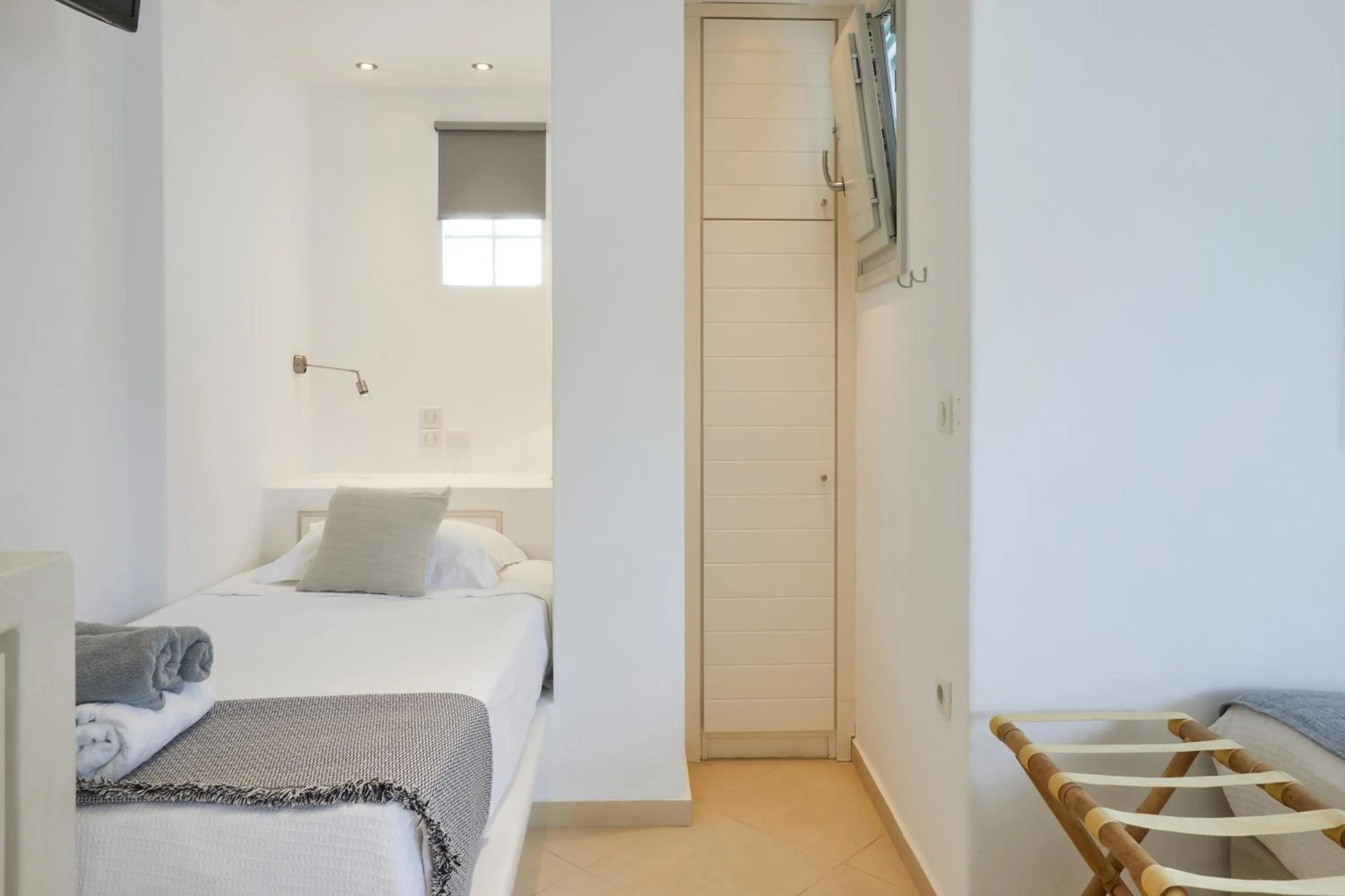 Facility for disabled guests, Bed in Romantica Suites