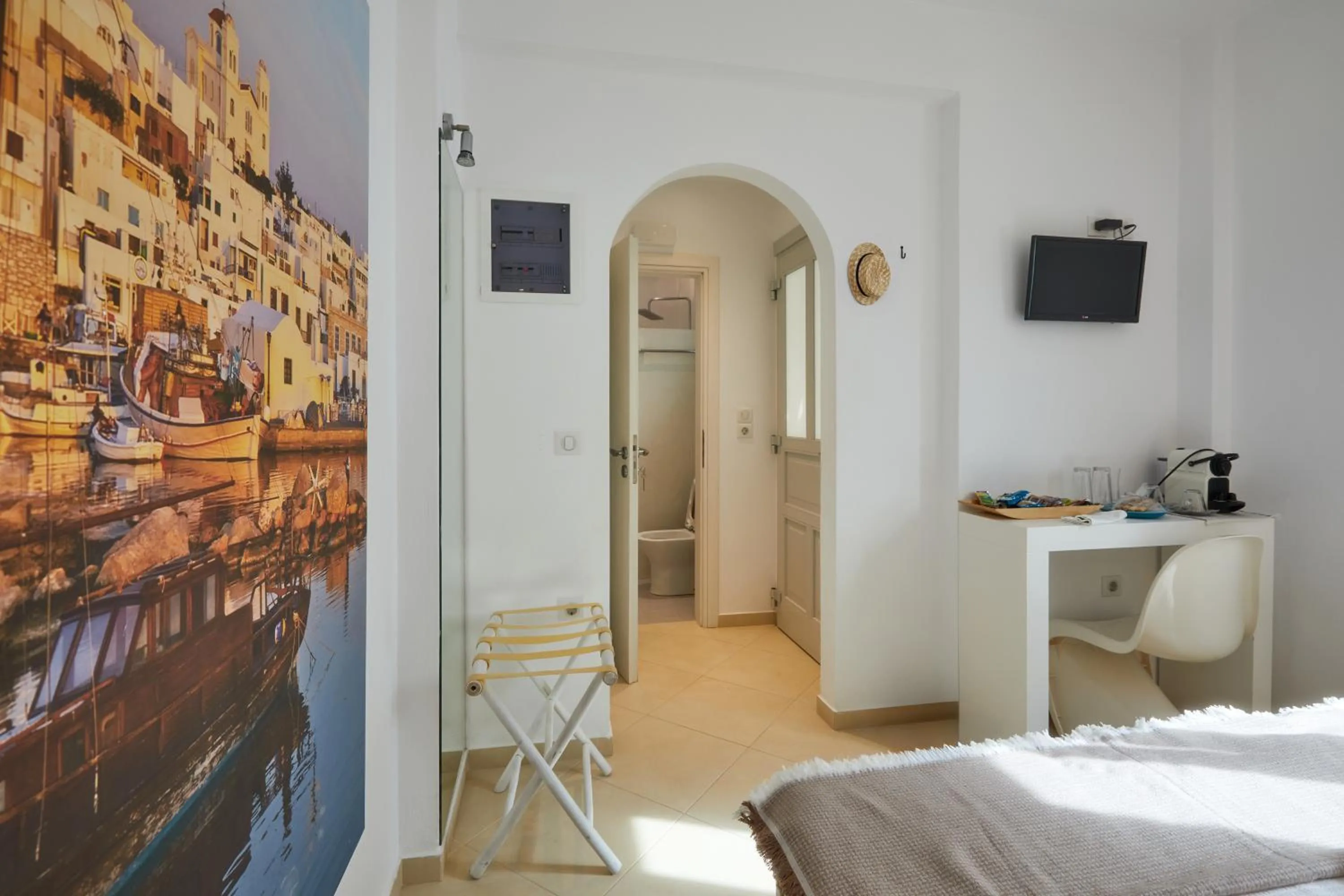 Bathroom, Bed in Romantica Suites
